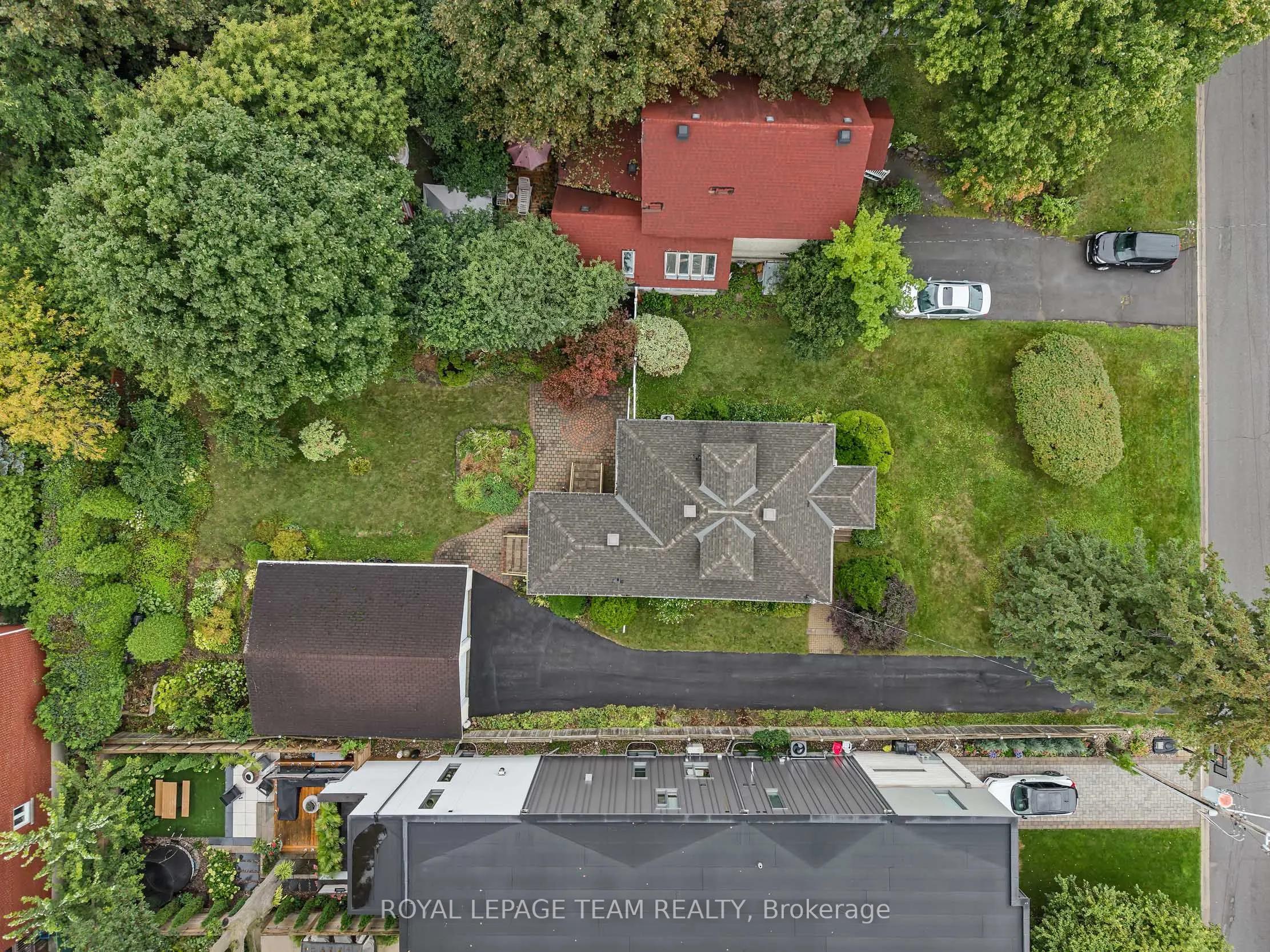 658 Tweedsmuir Avenue