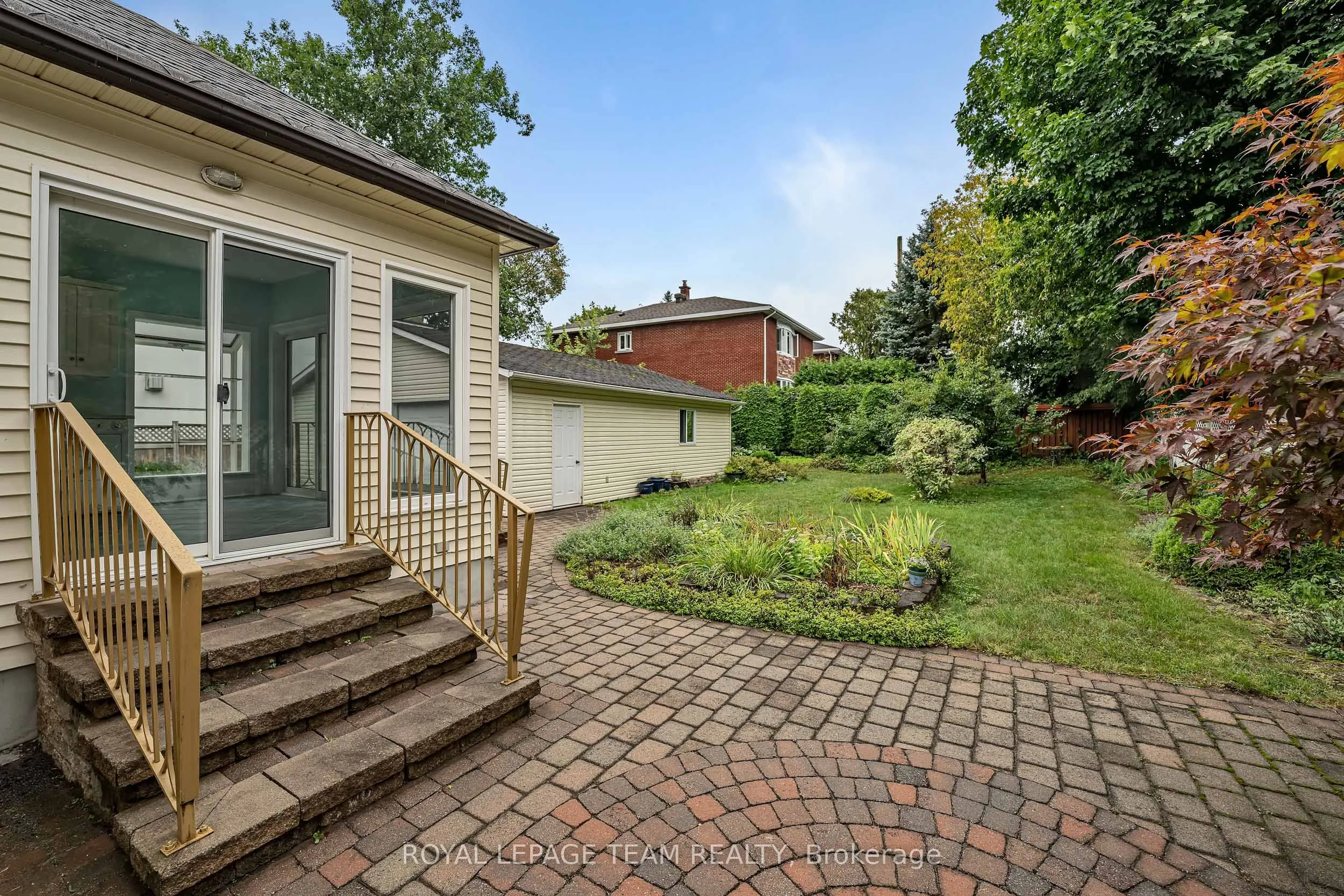 658 Tweedsmuir Avenue