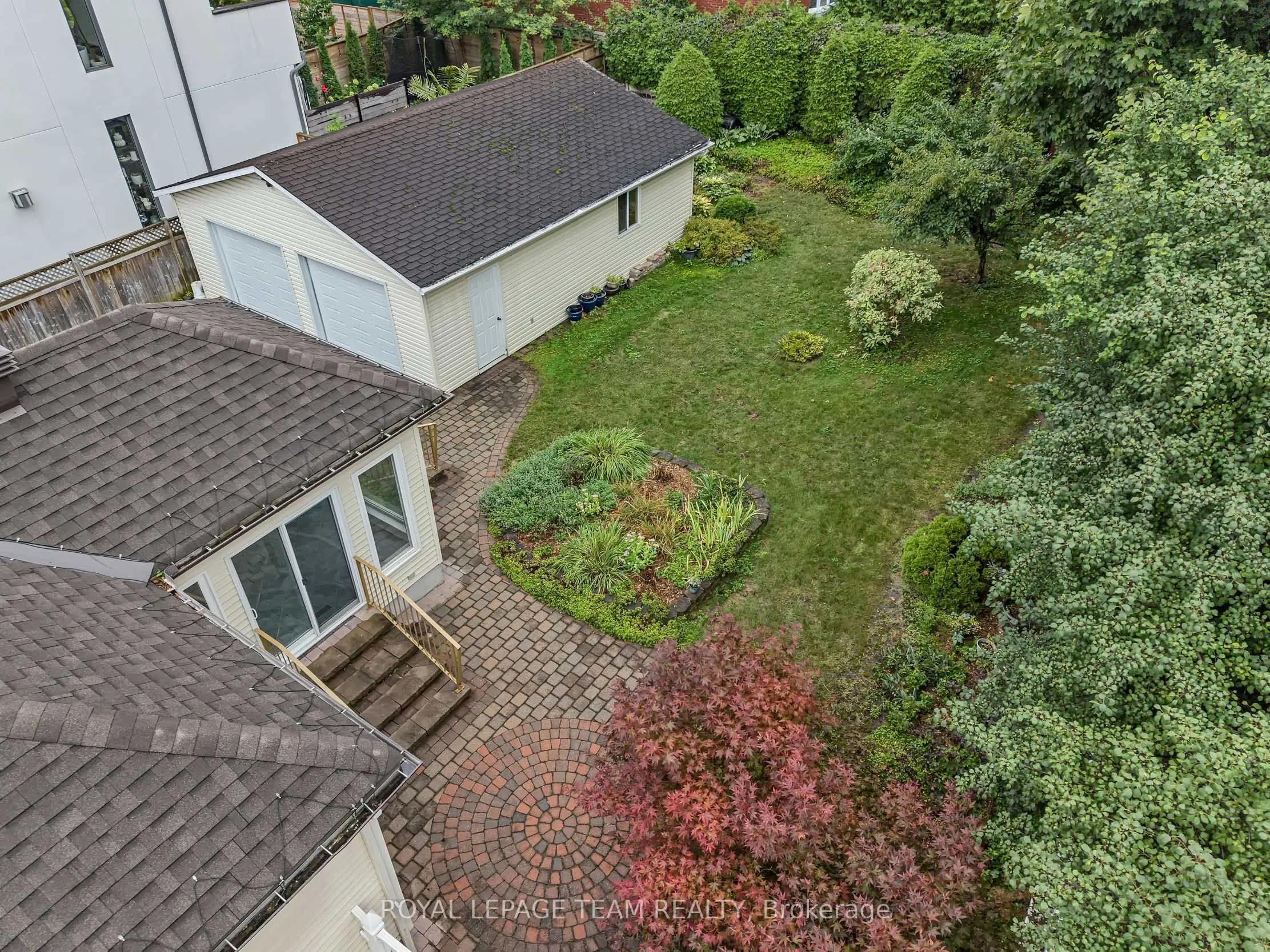 658 Tweedsmuir Avenue