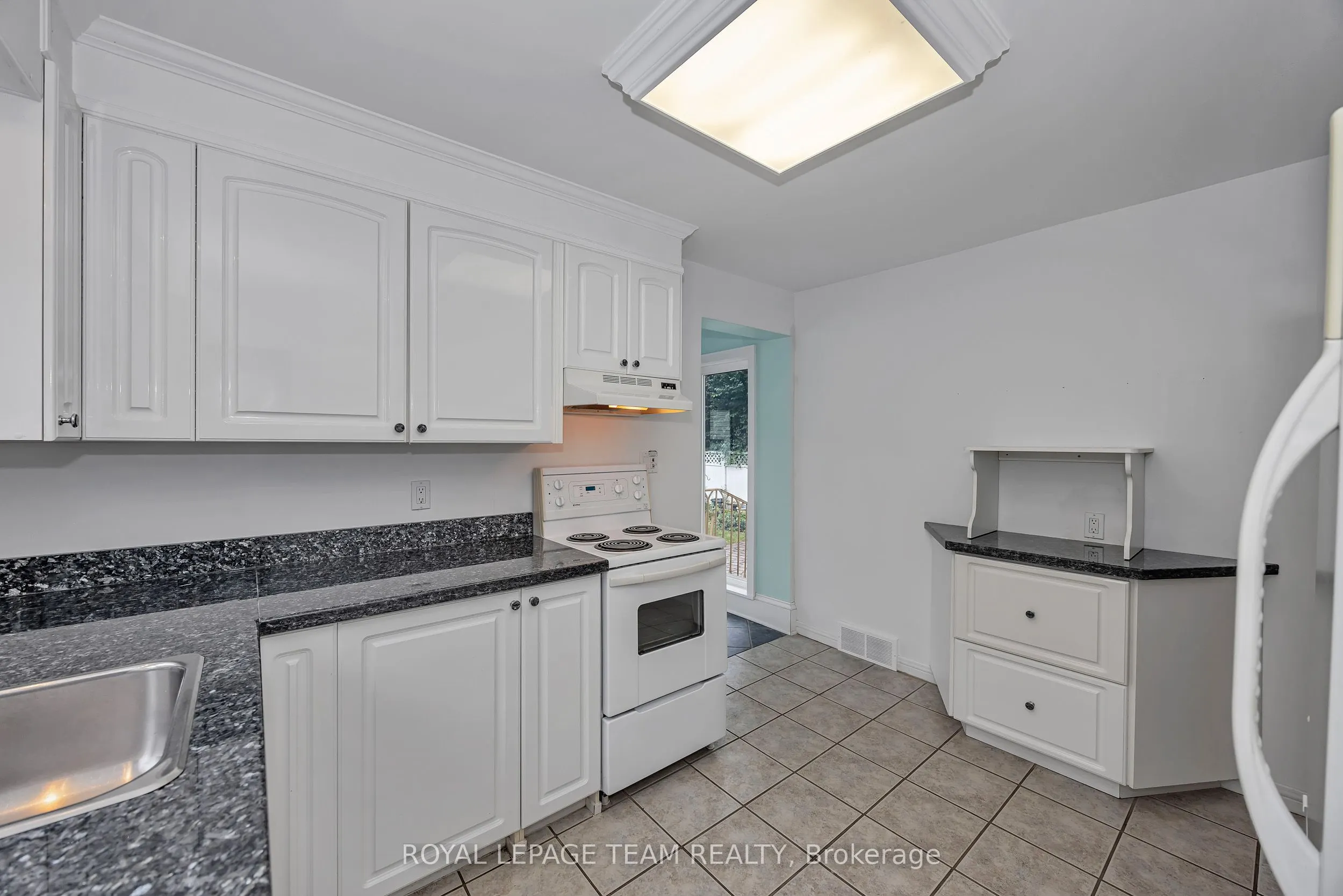 658 Tweedsmuir Avenue