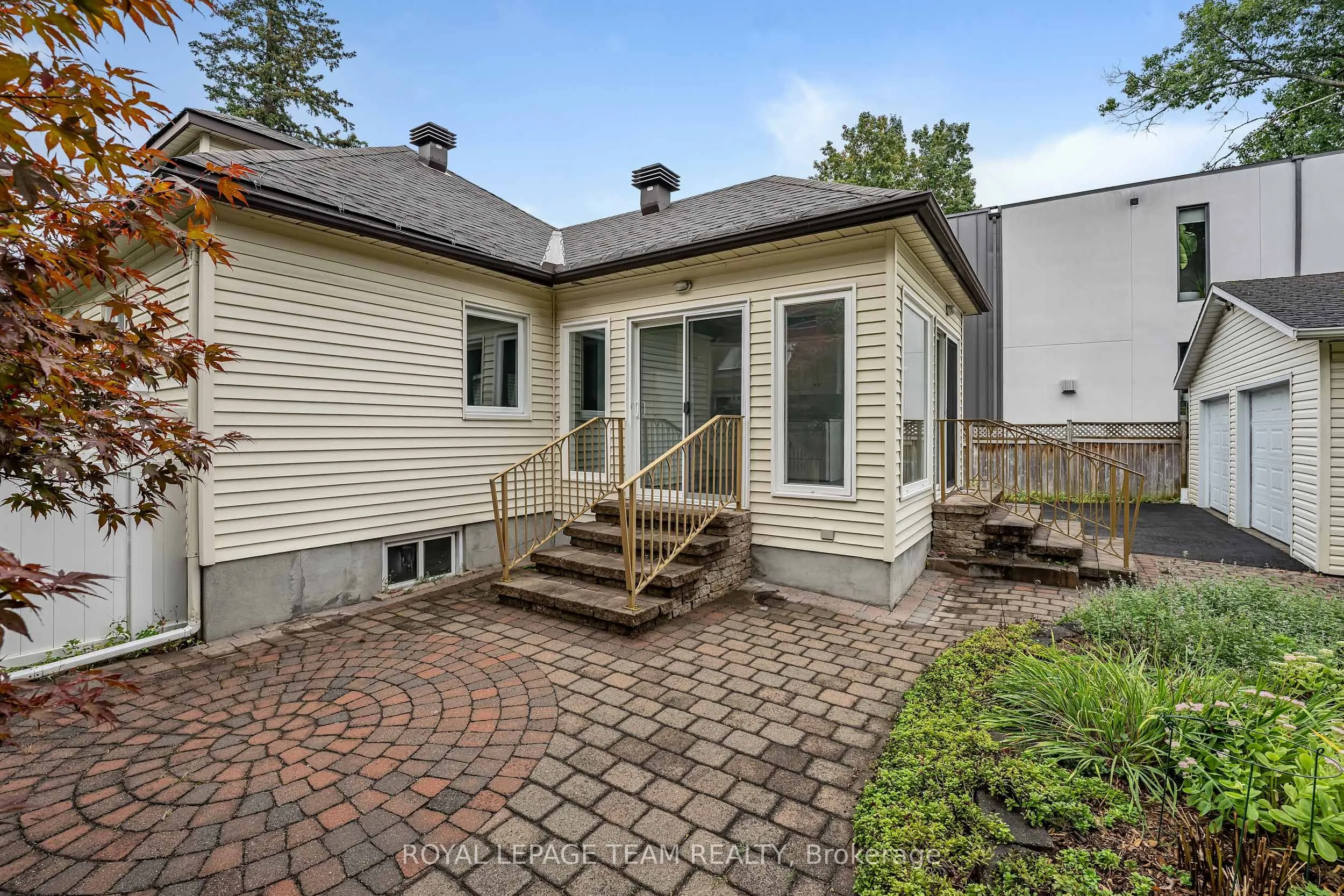 658 Tweedsmuir Avenue