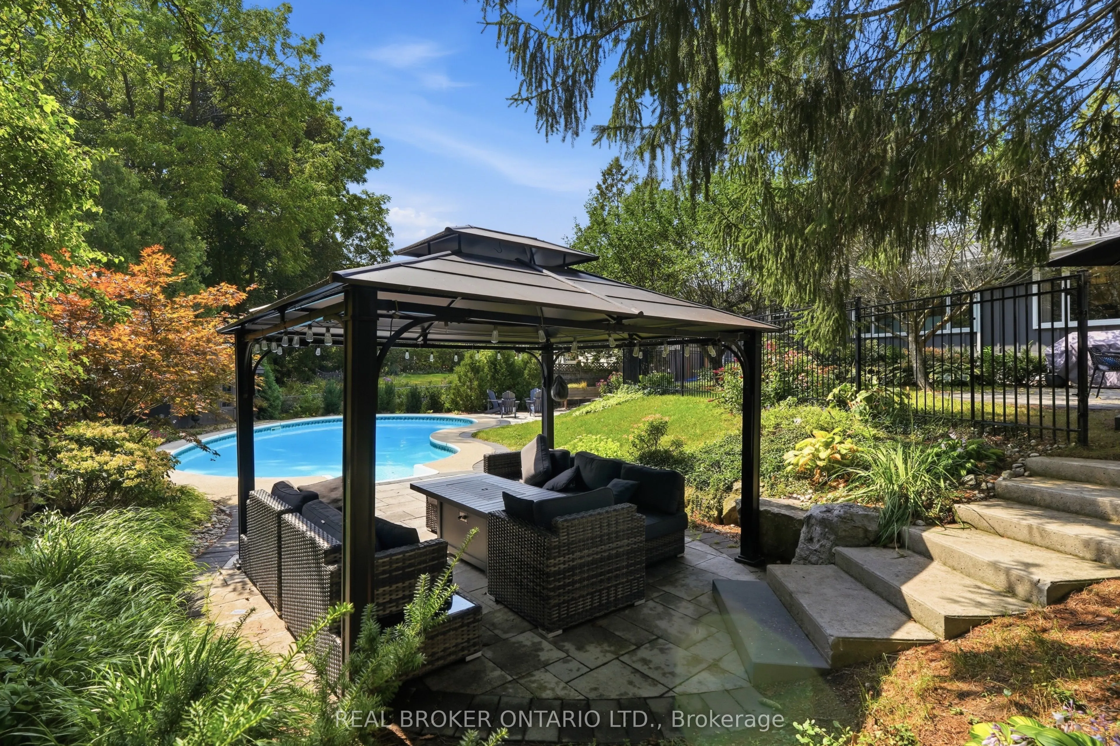 54 Mayfair Avenue