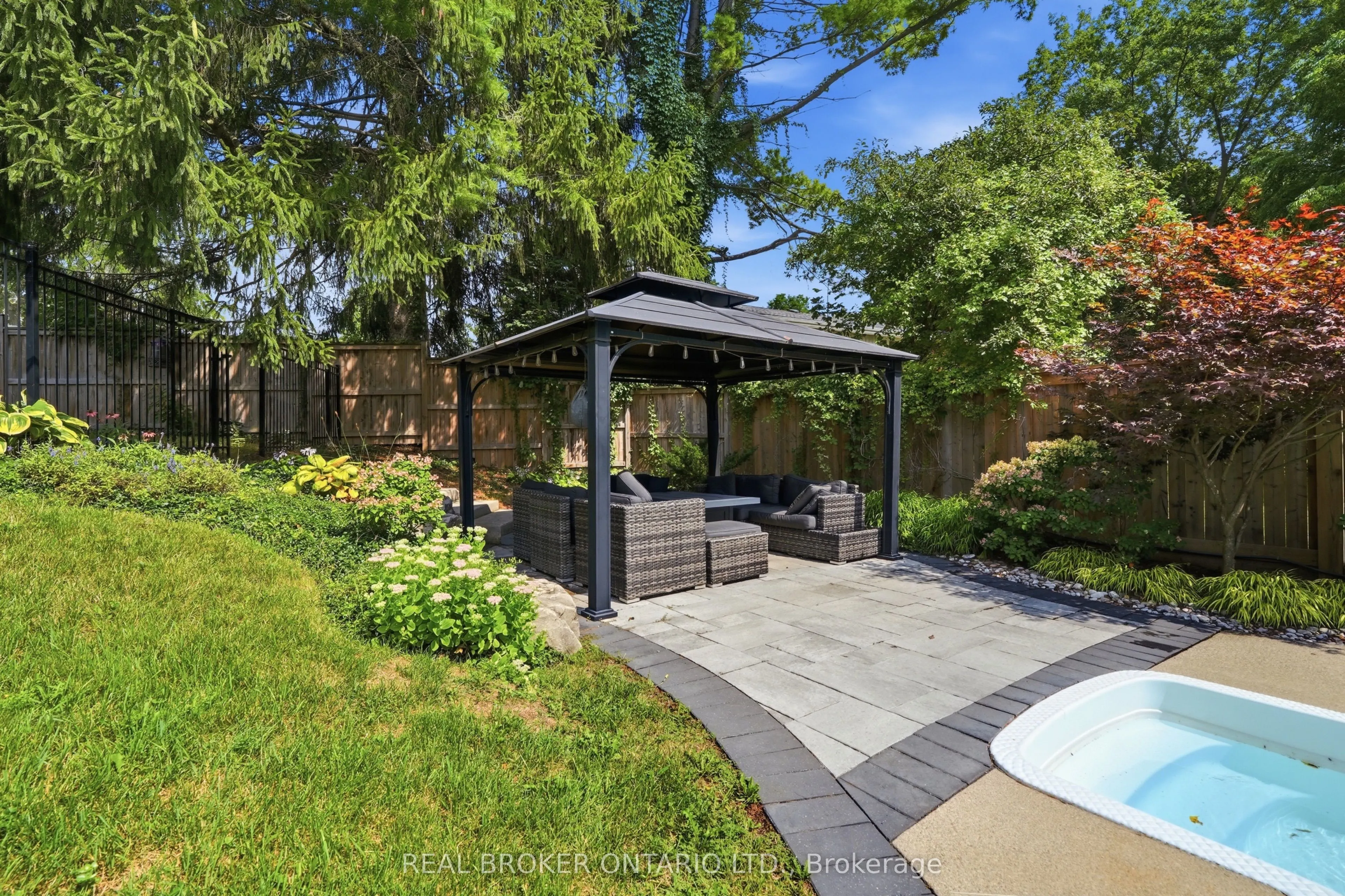 54 Mayfair Avenue
