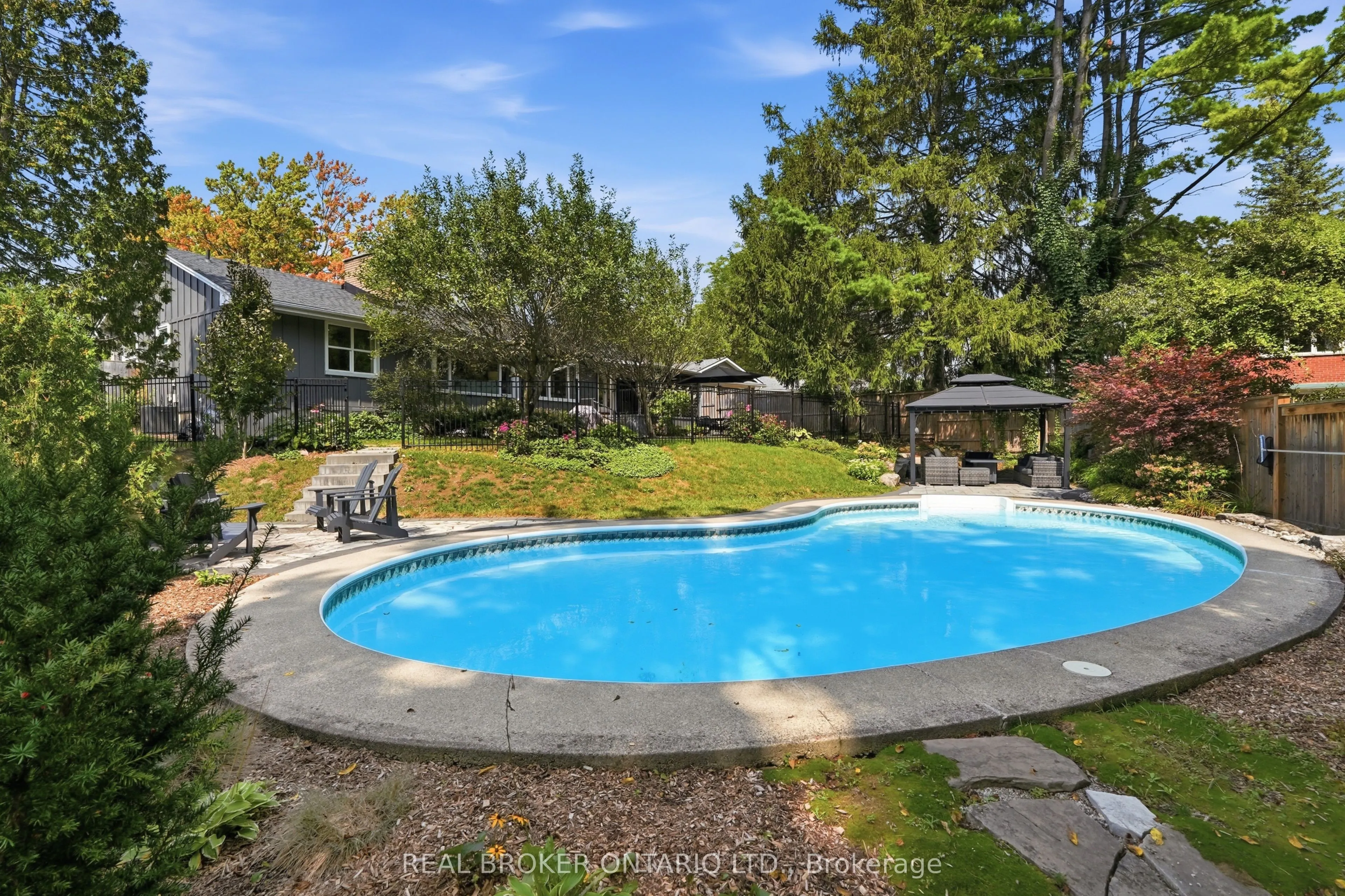 54 Mayfair Avenue