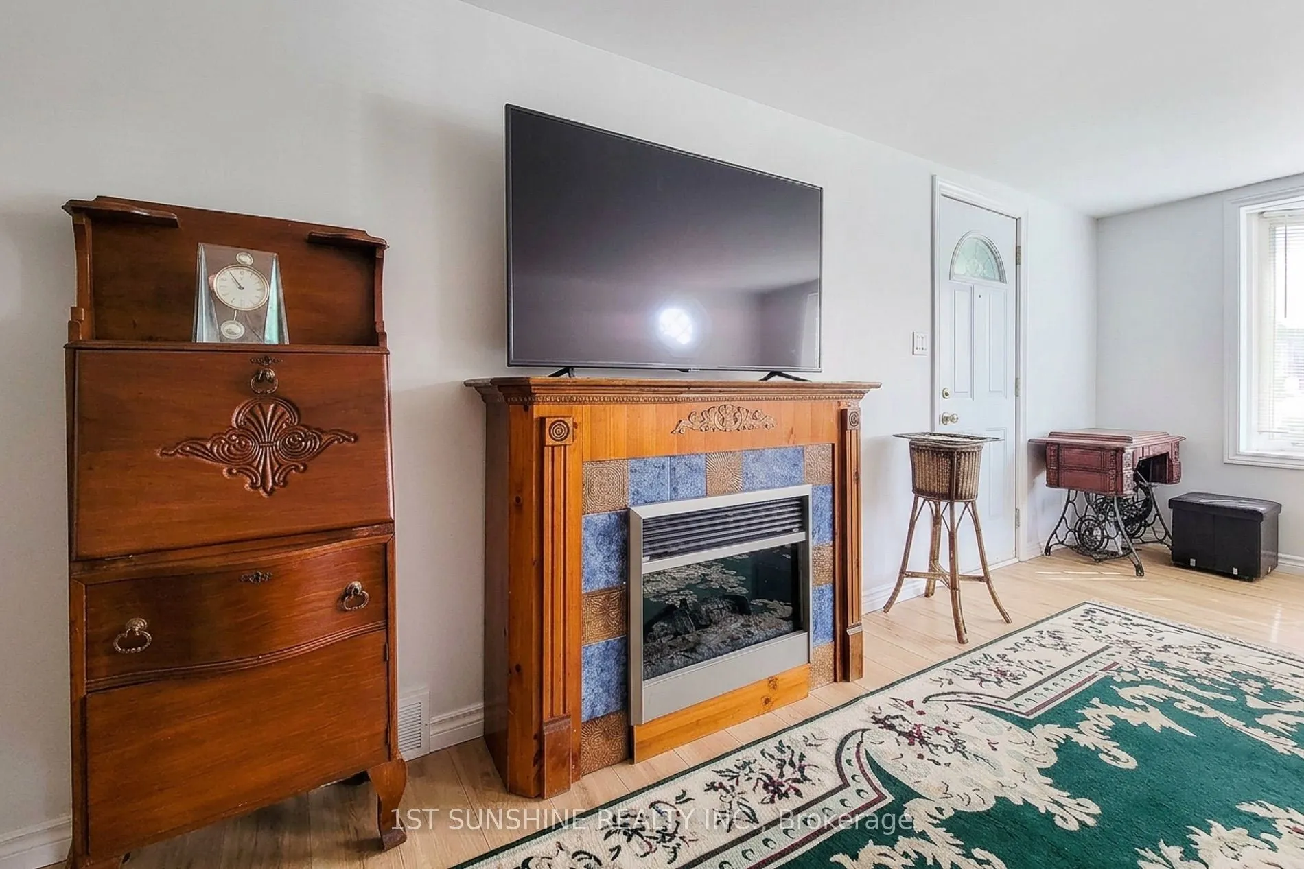 306 RIVERSIDE Drive
