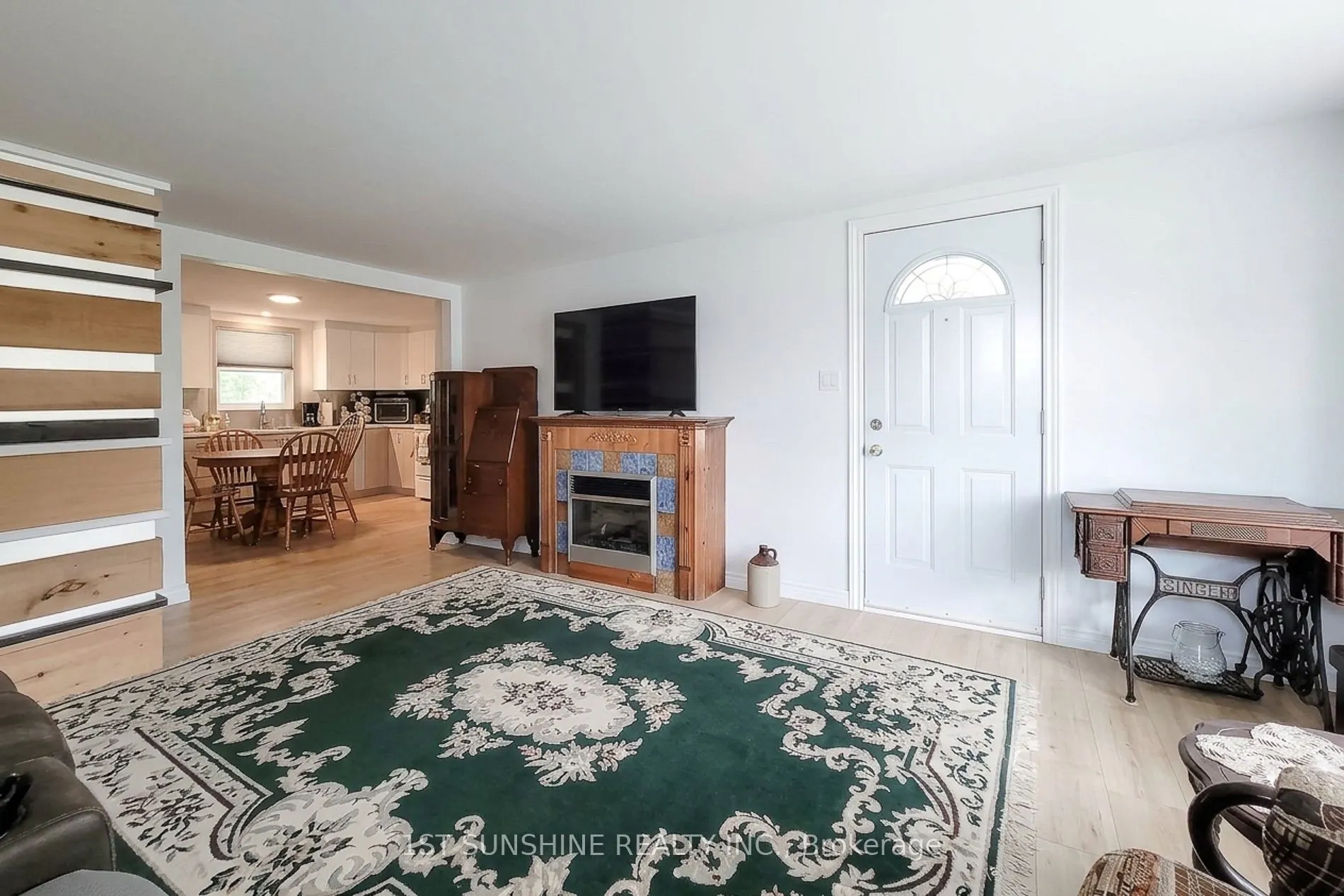 306 RIVERSIDE Drive