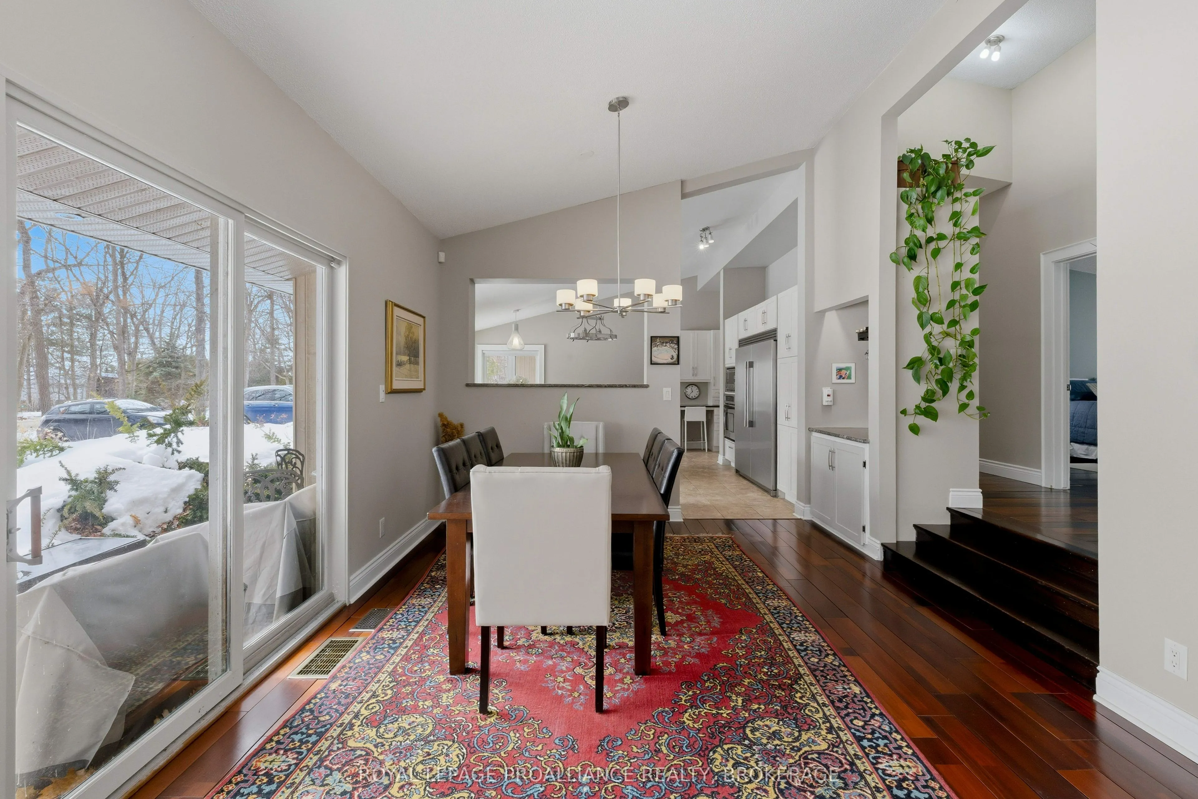 27 Riverside Drive