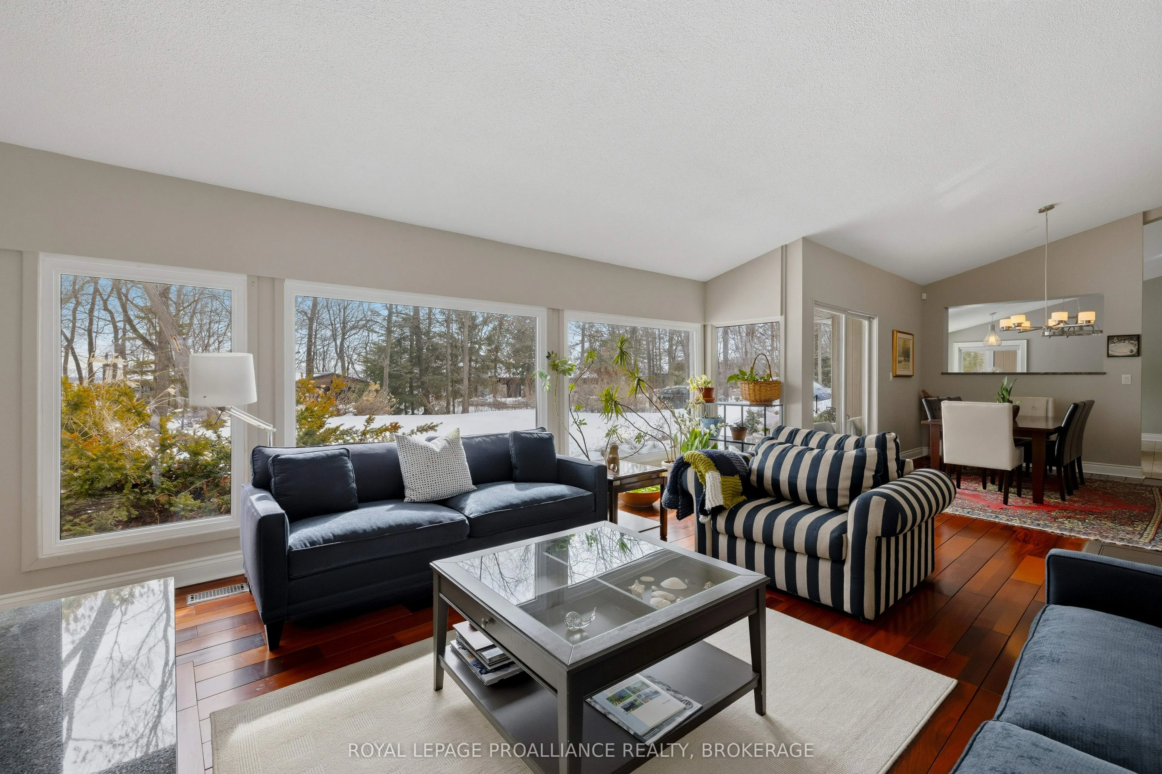 27 Riverside Drive
