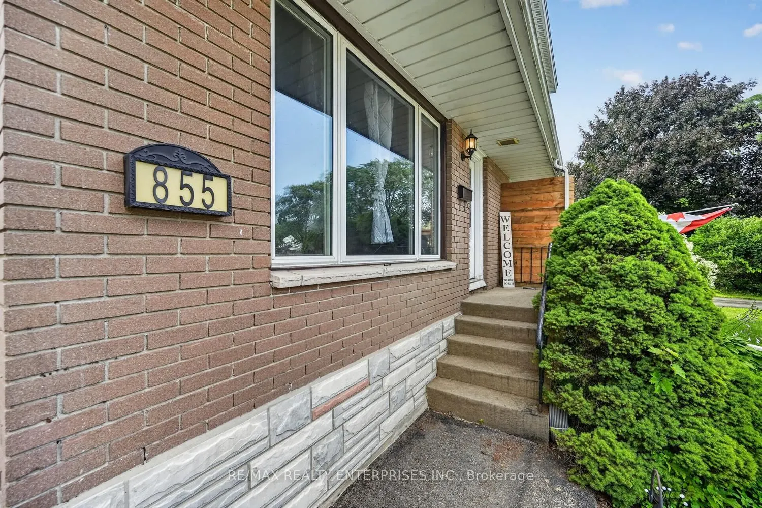 855 Howe Terrace