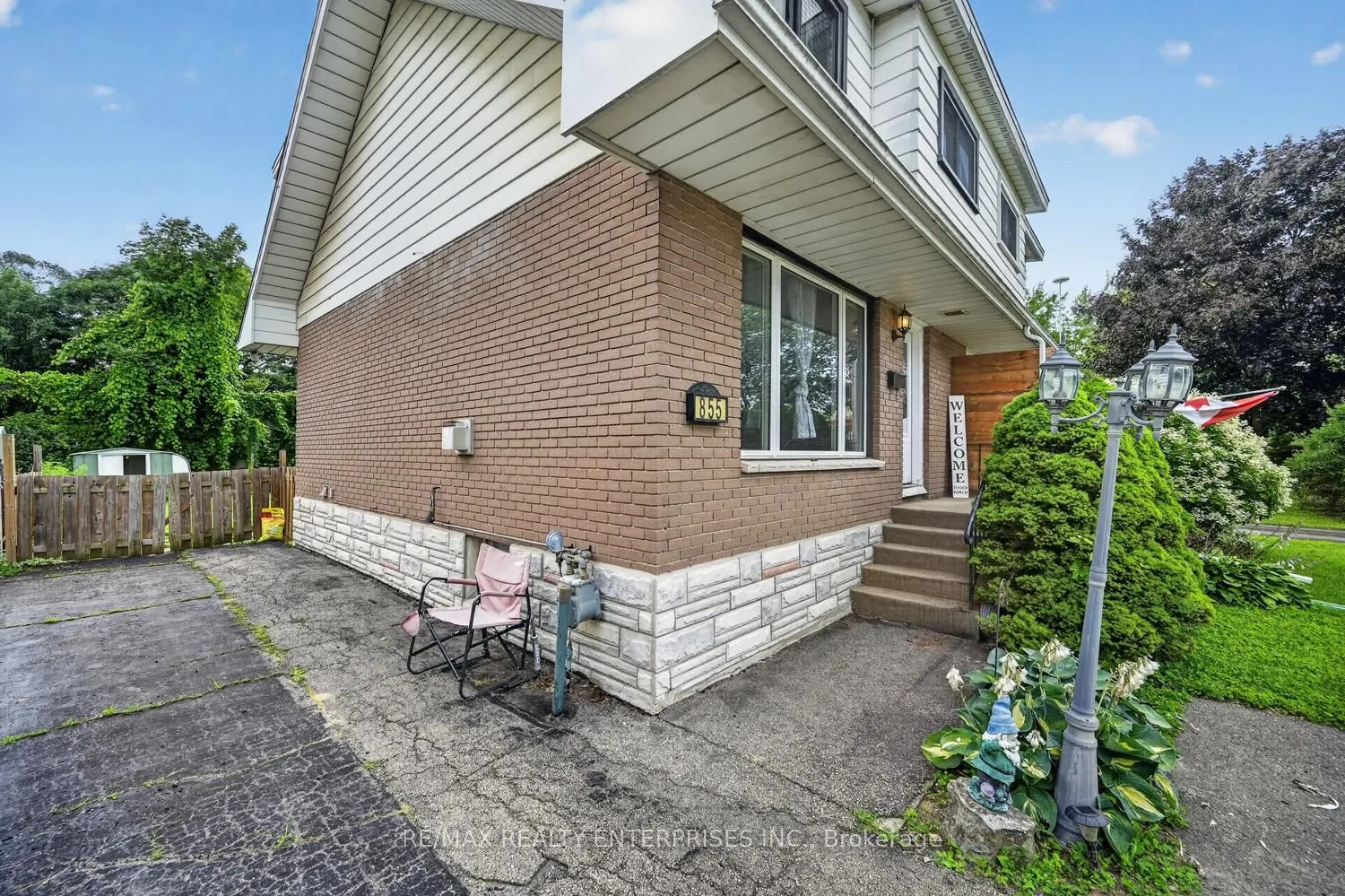 855 Howe Terrace