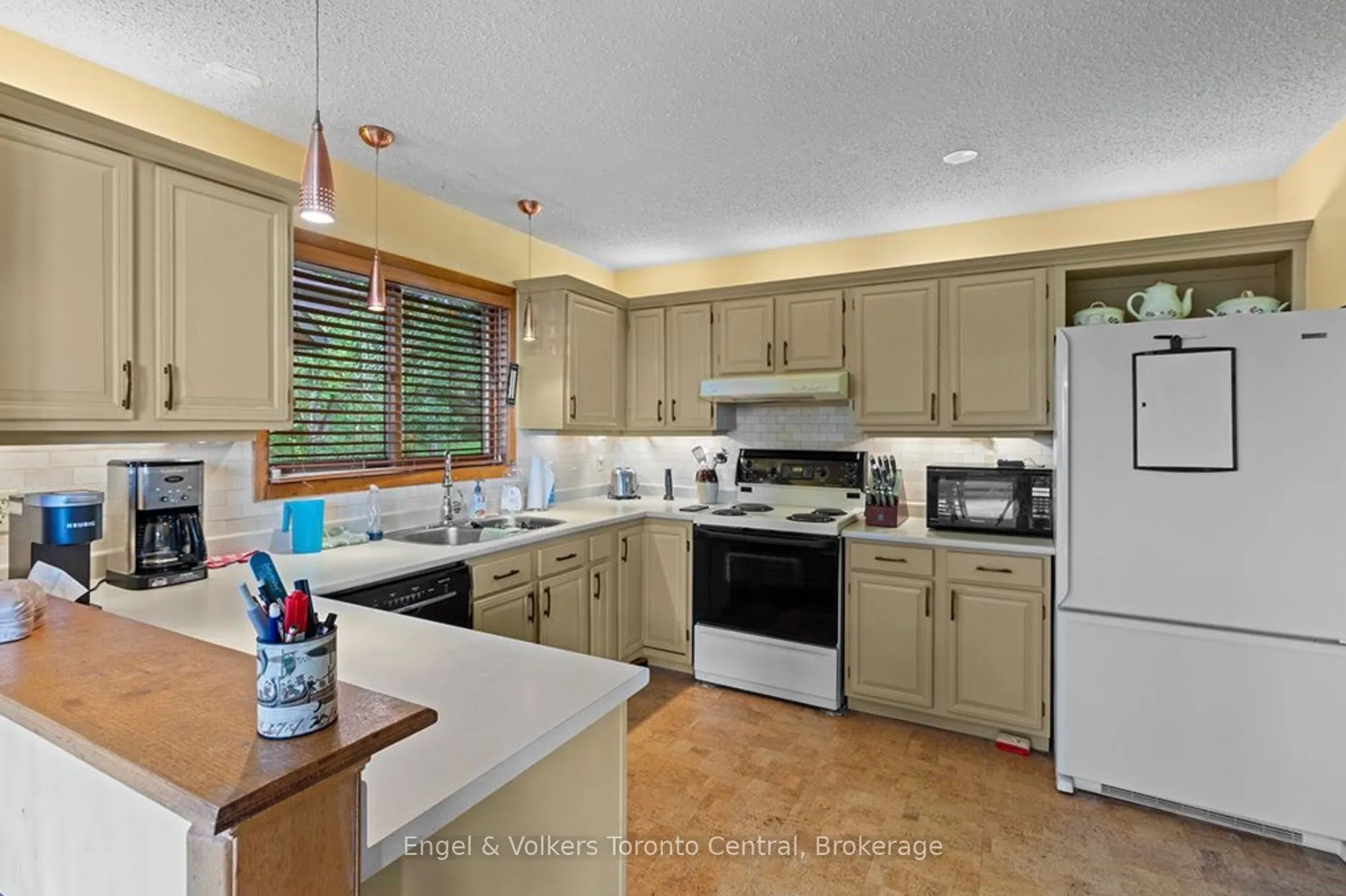 628482 119 Grey Road