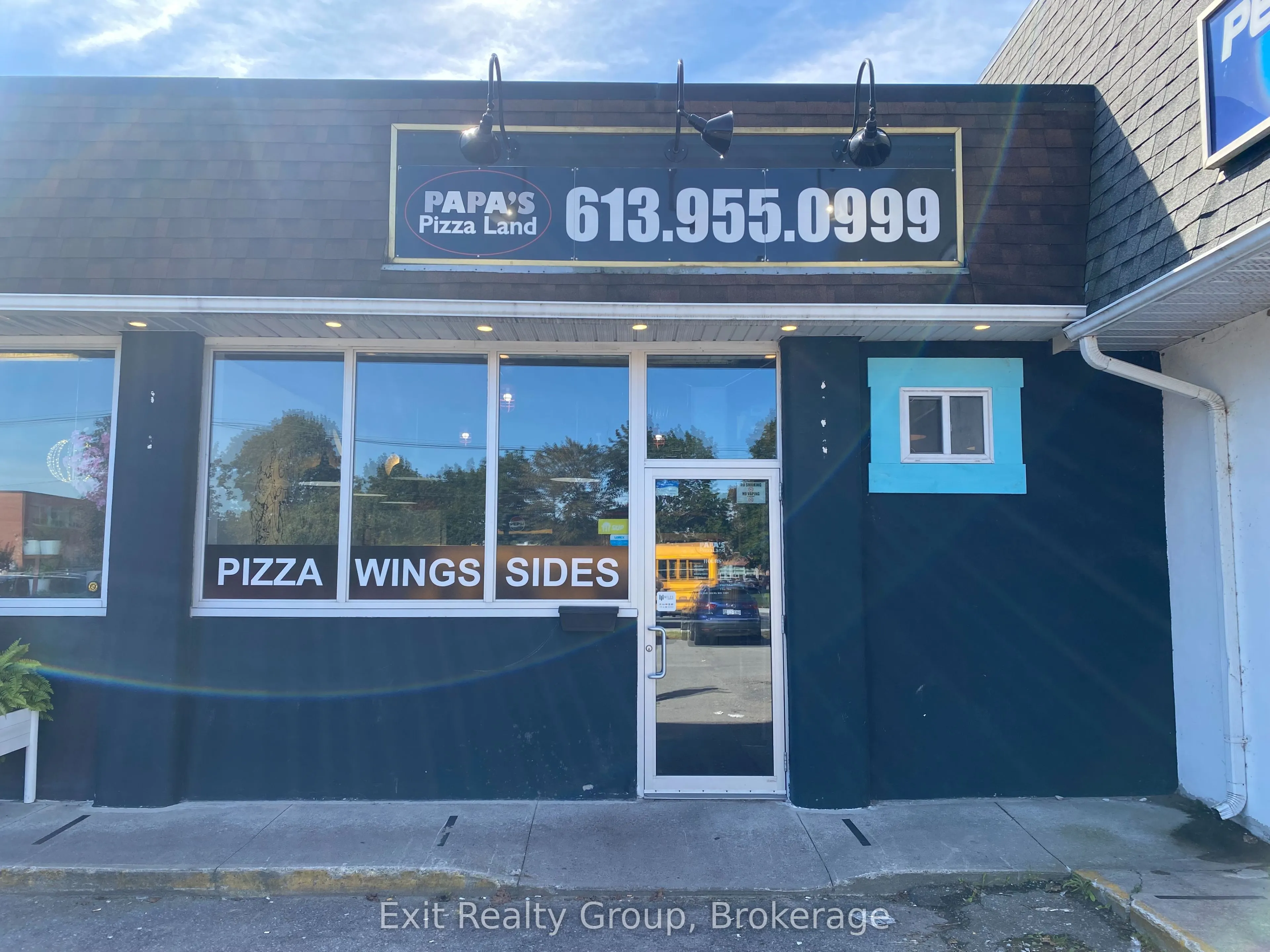 391 Dundas Street W #Unit 4