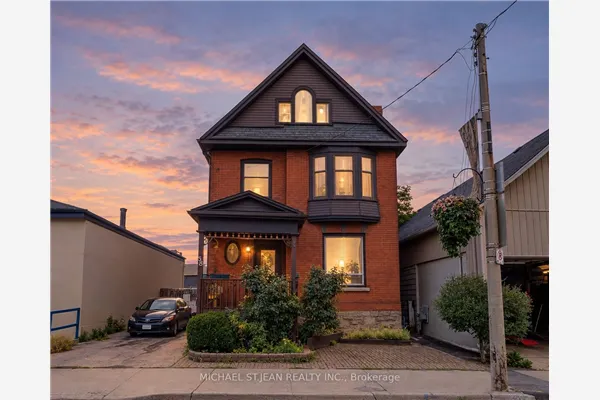 85 Locke Street S
