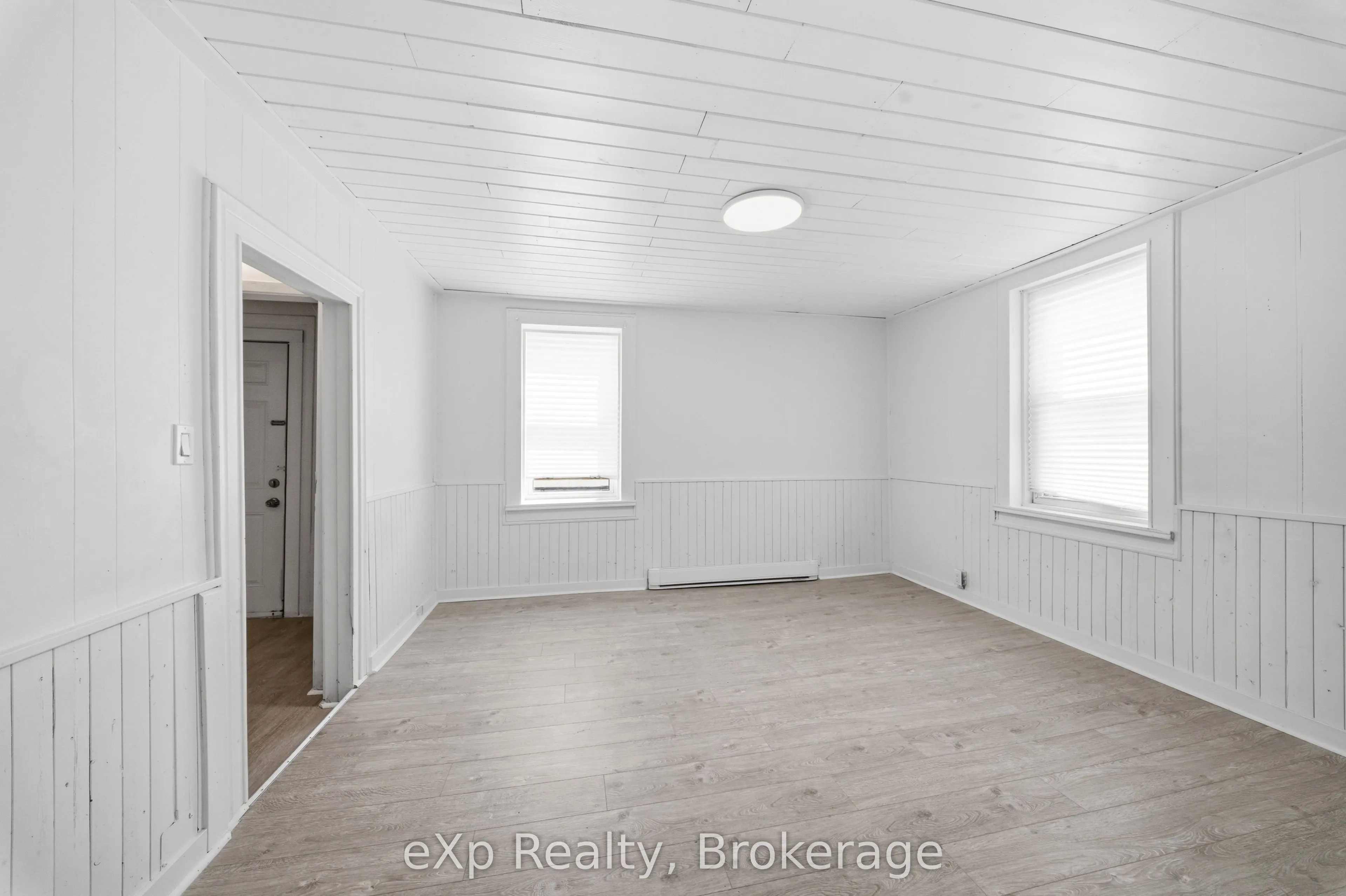 188 Dundas Street W