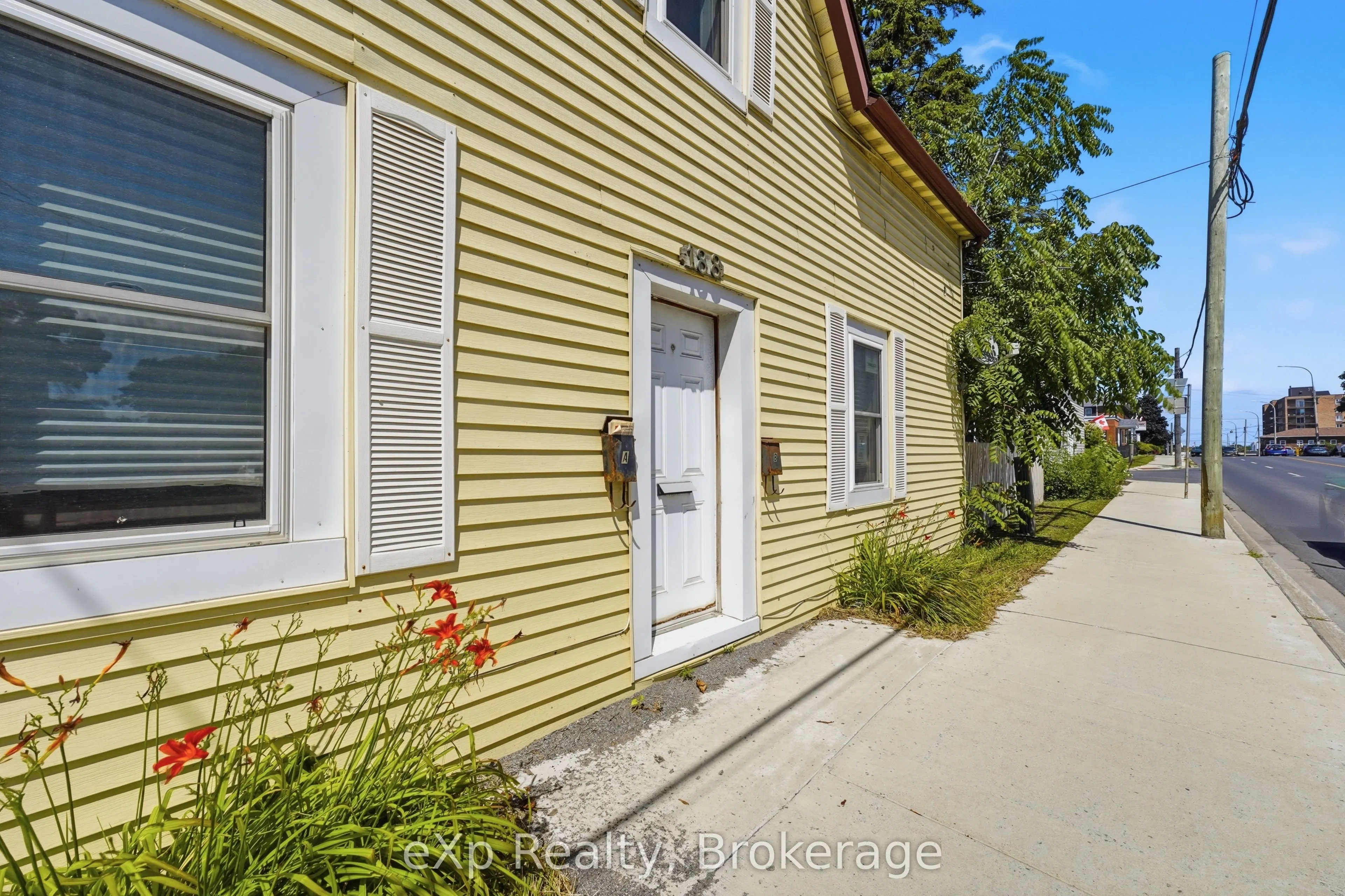 188 Dundas Street W