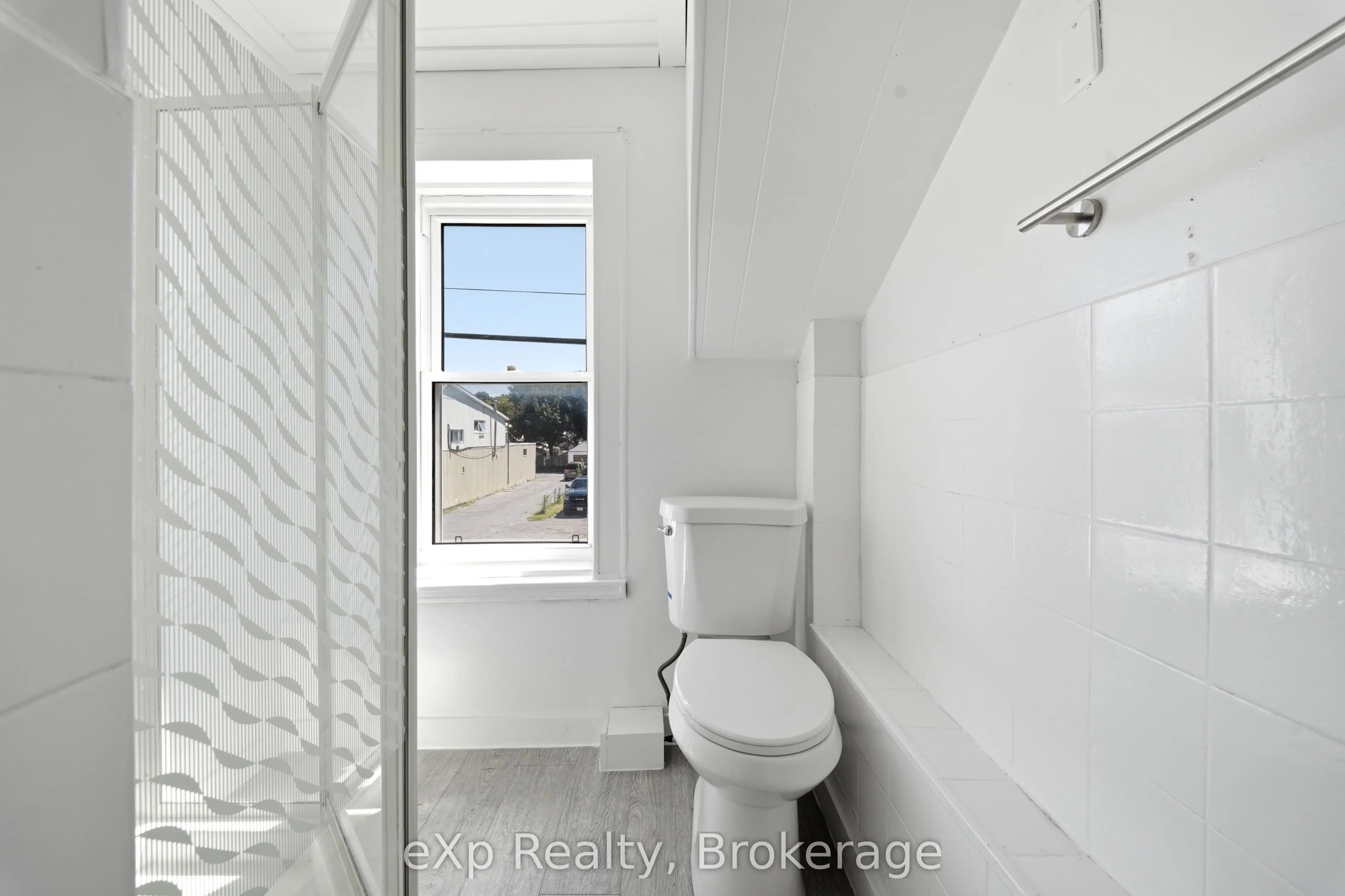 188 Dundas Street W