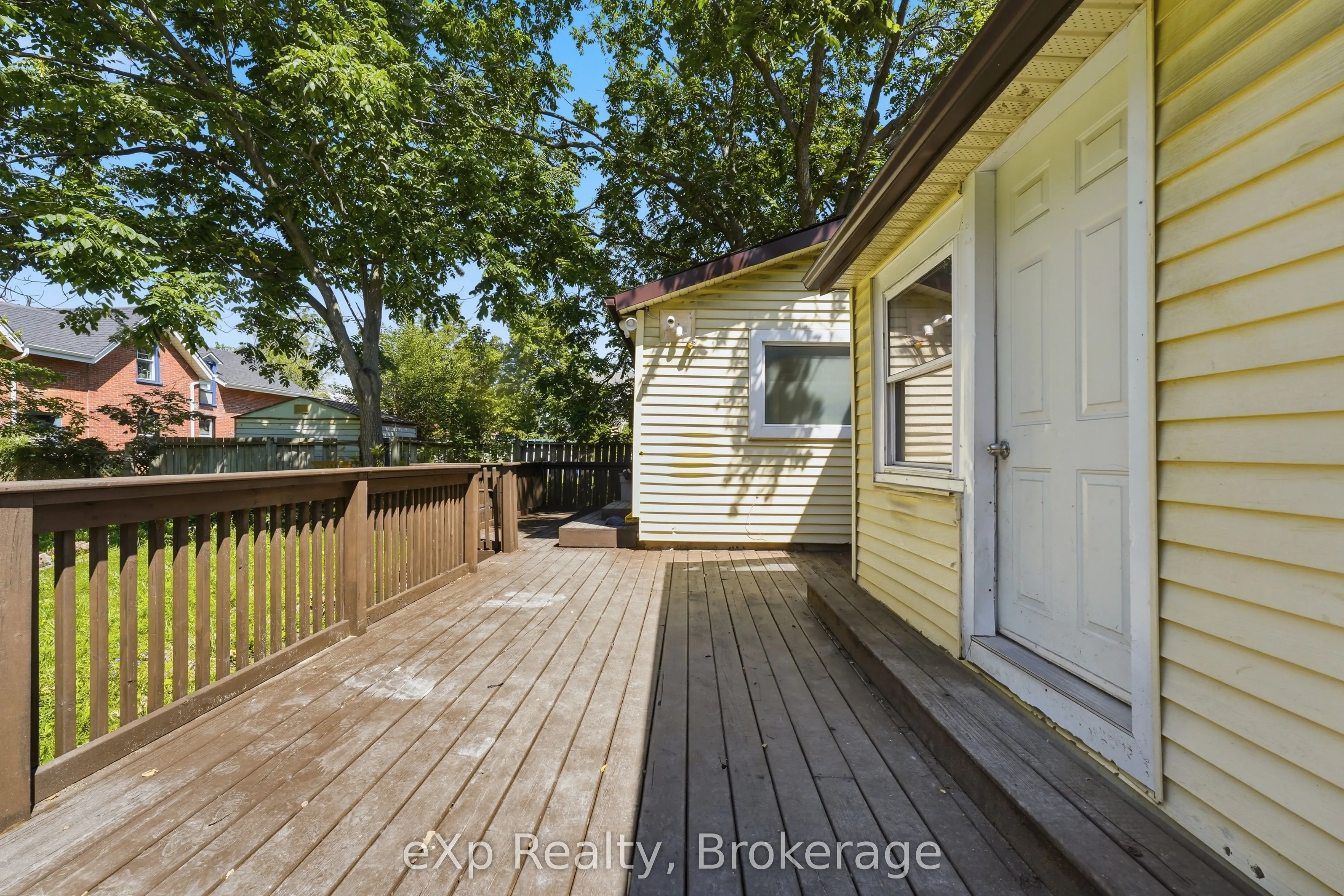 188 Dundas Street W