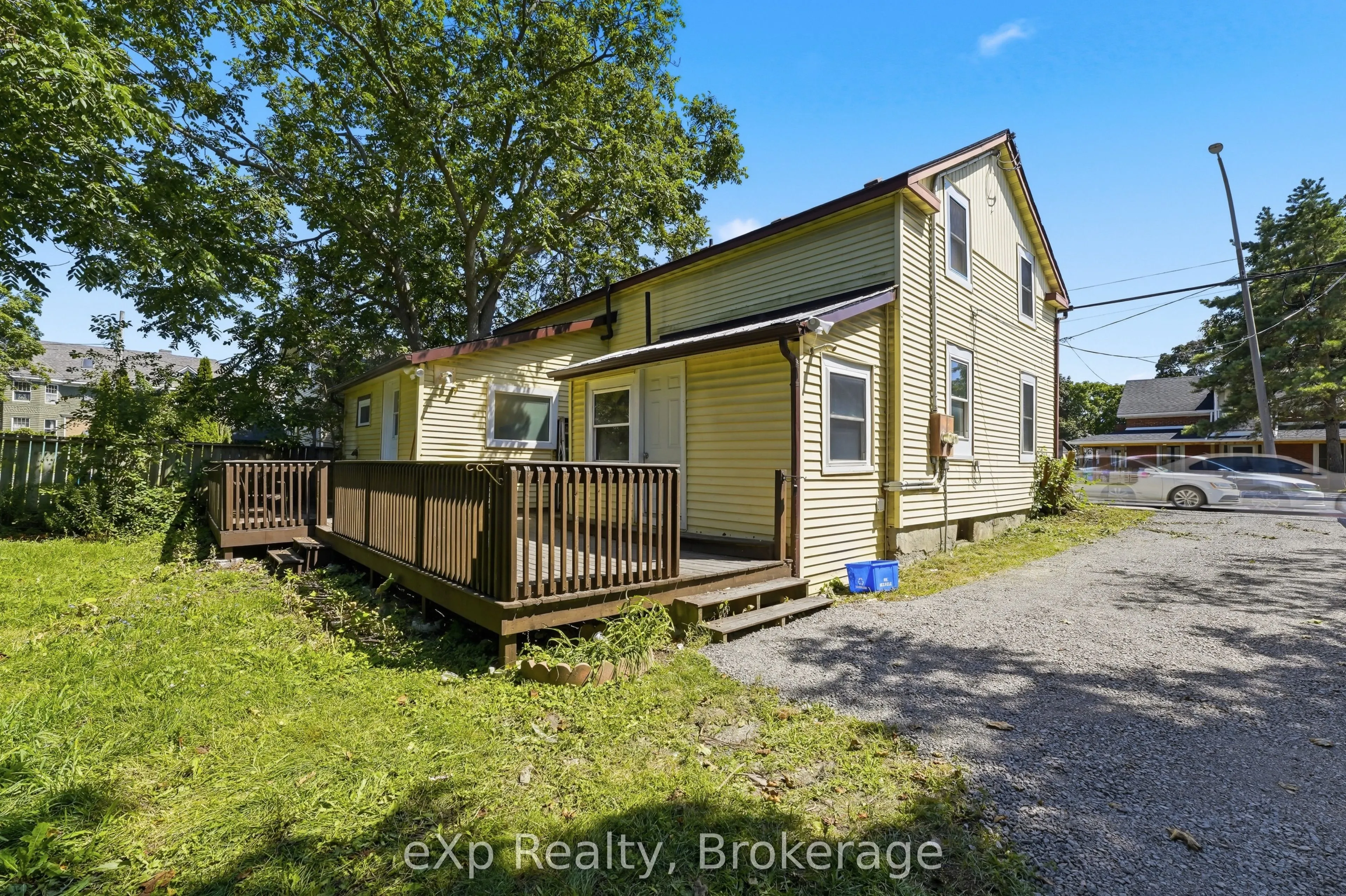 188 Dundas Street W