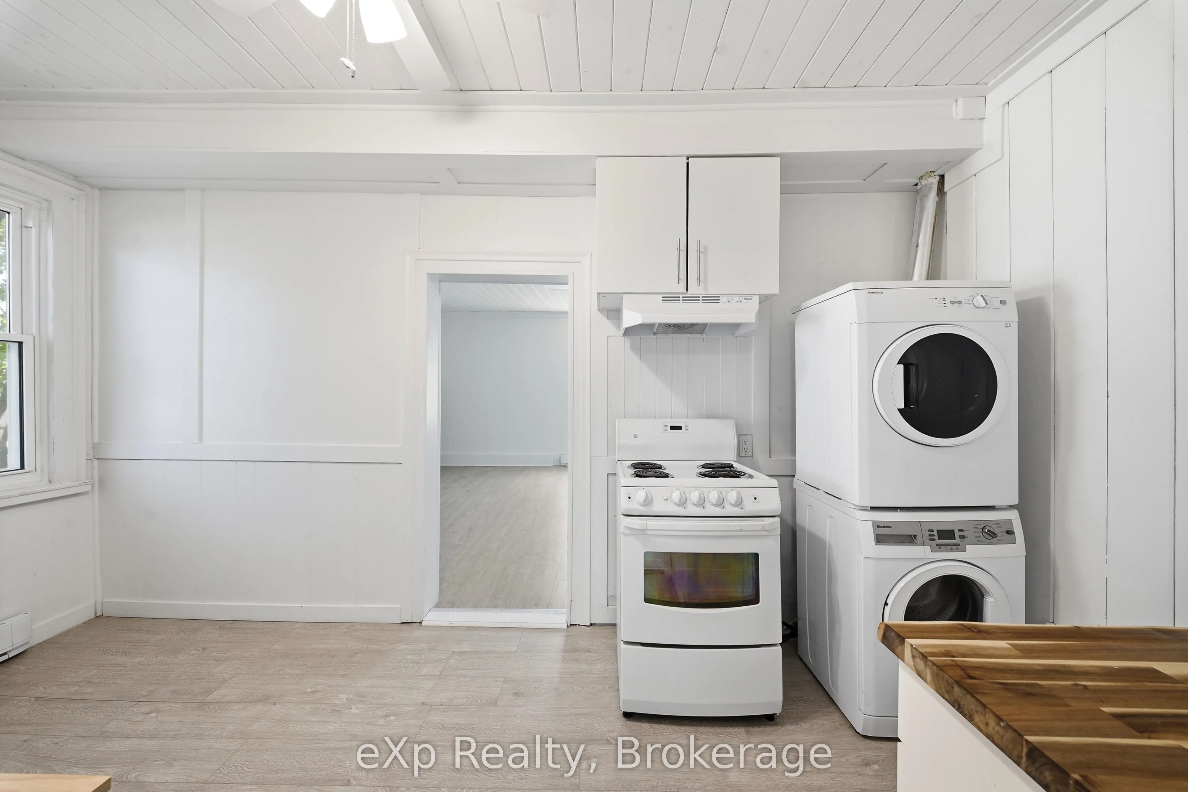 188 Dundas Street W