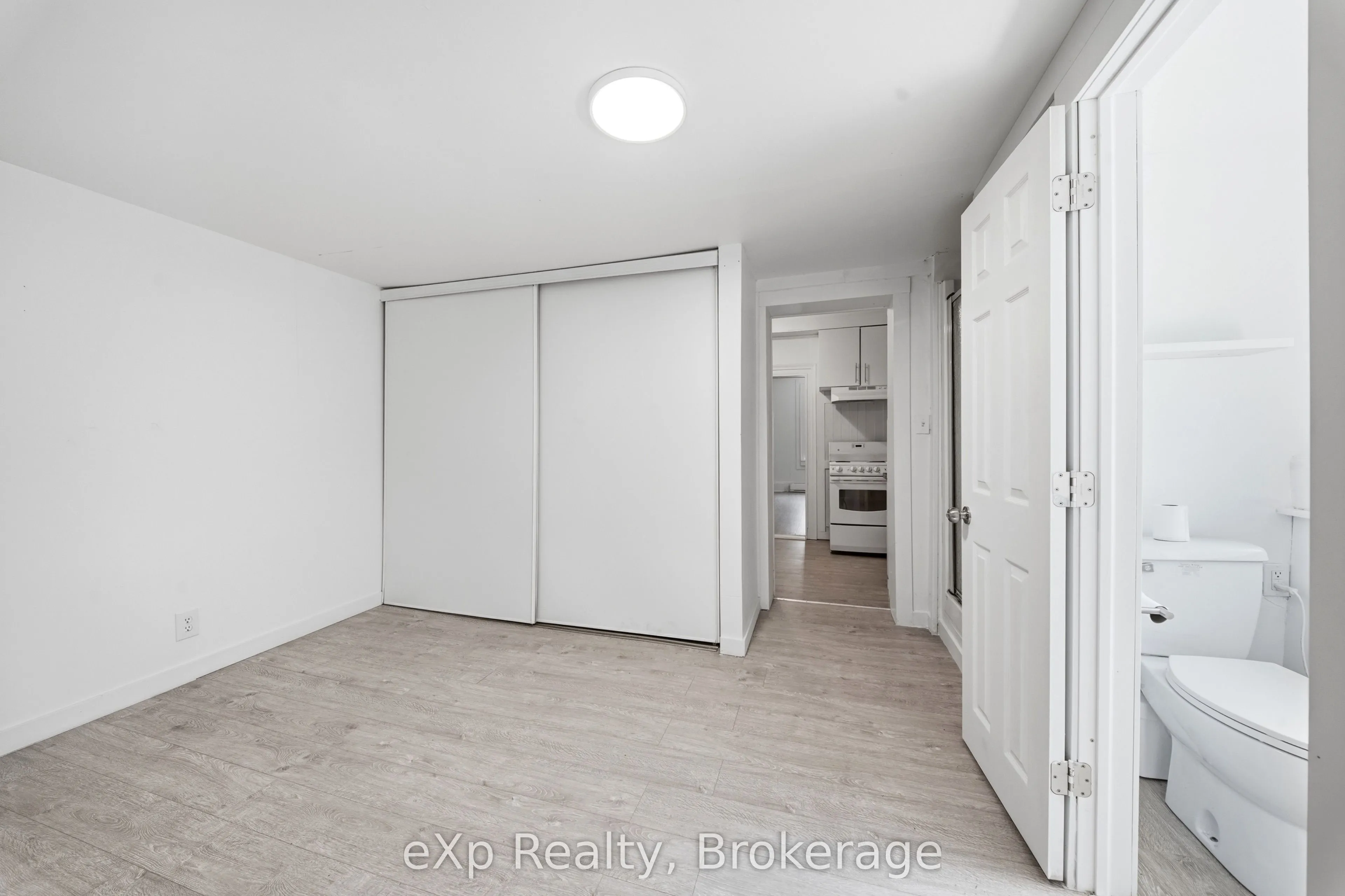 188 Dundas Street W