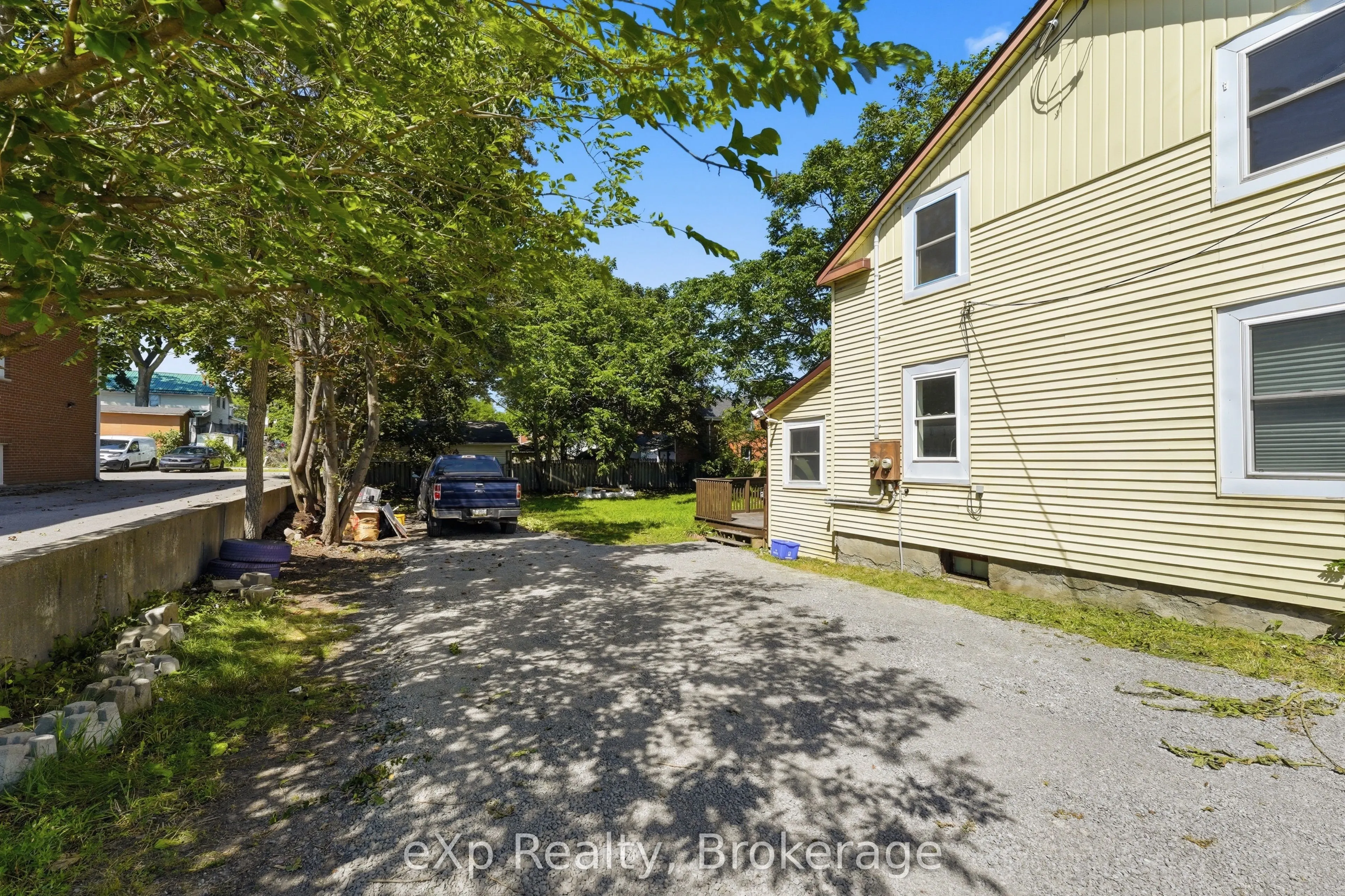 188 Dundas Street W