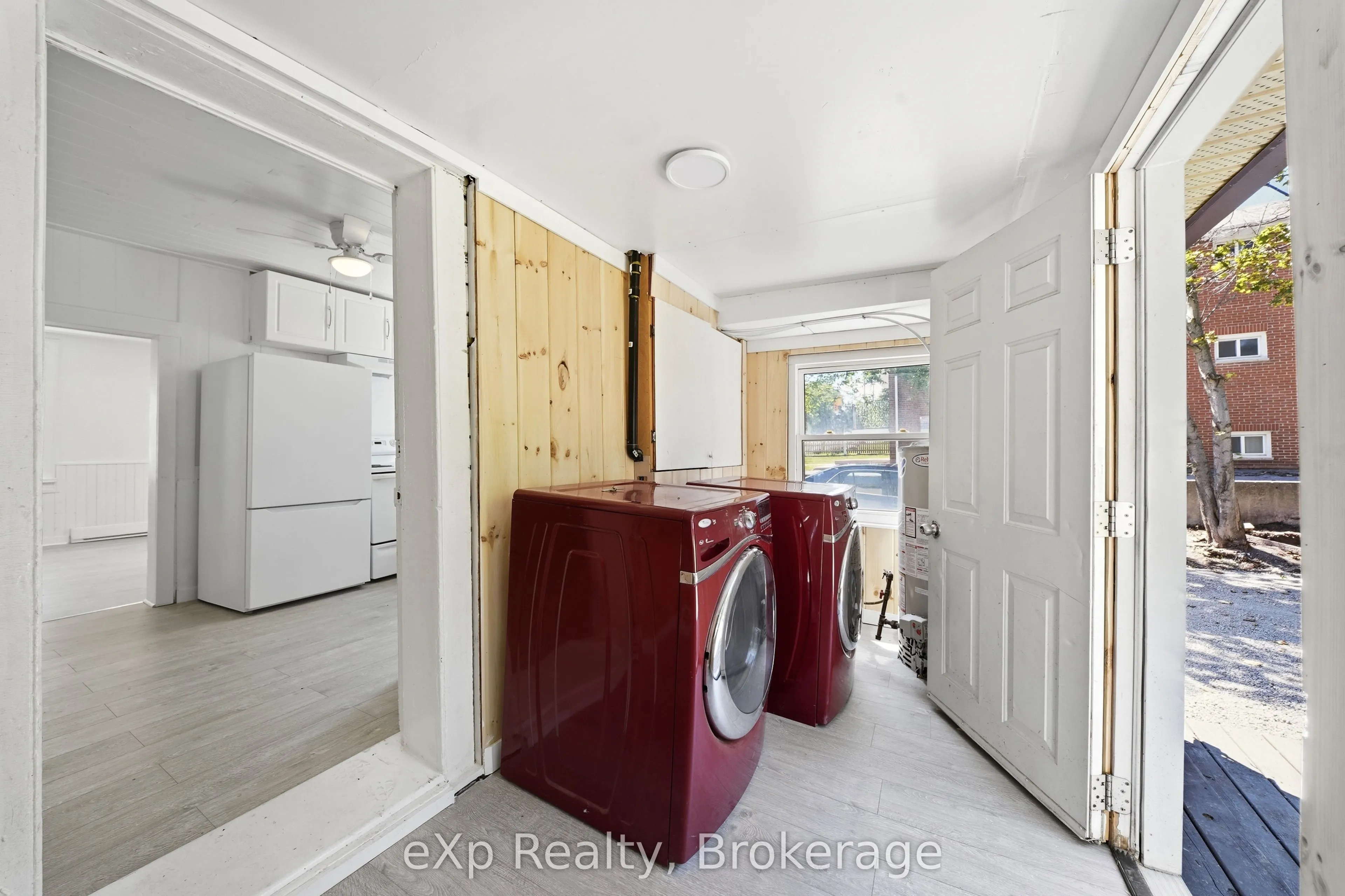 188 Dundas Street W
