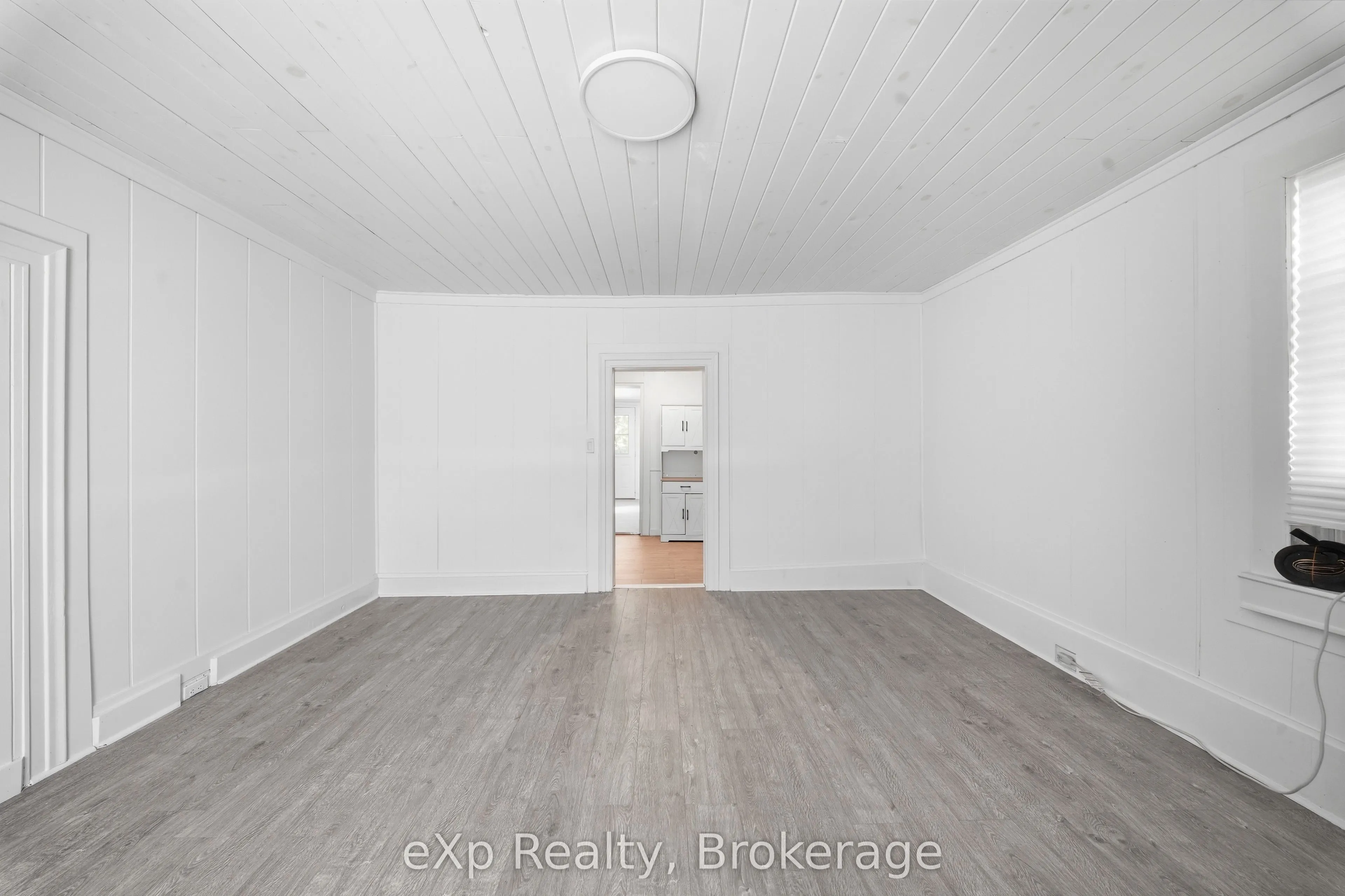188 Dundas Street W