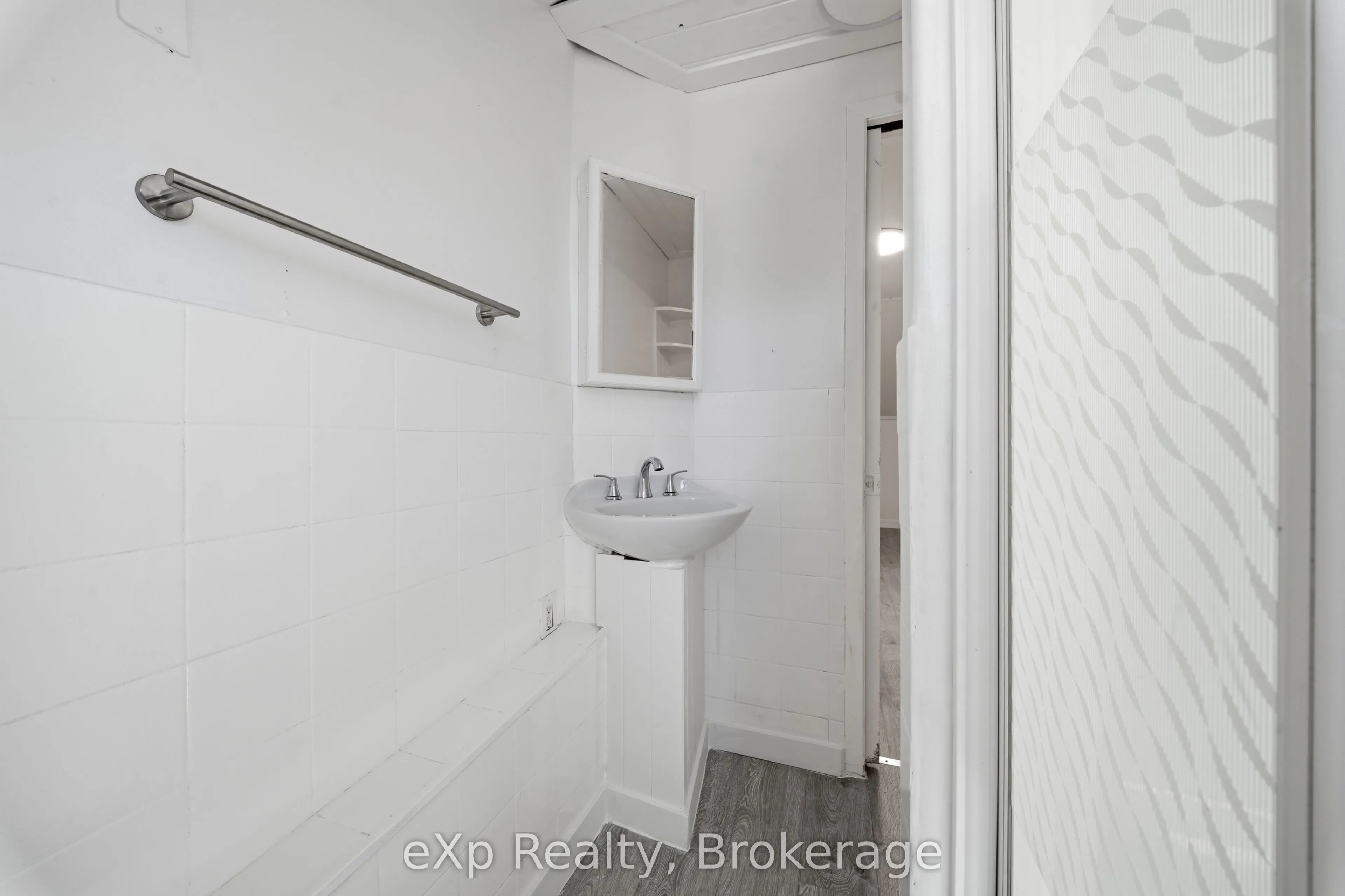 188 Dundas Street W