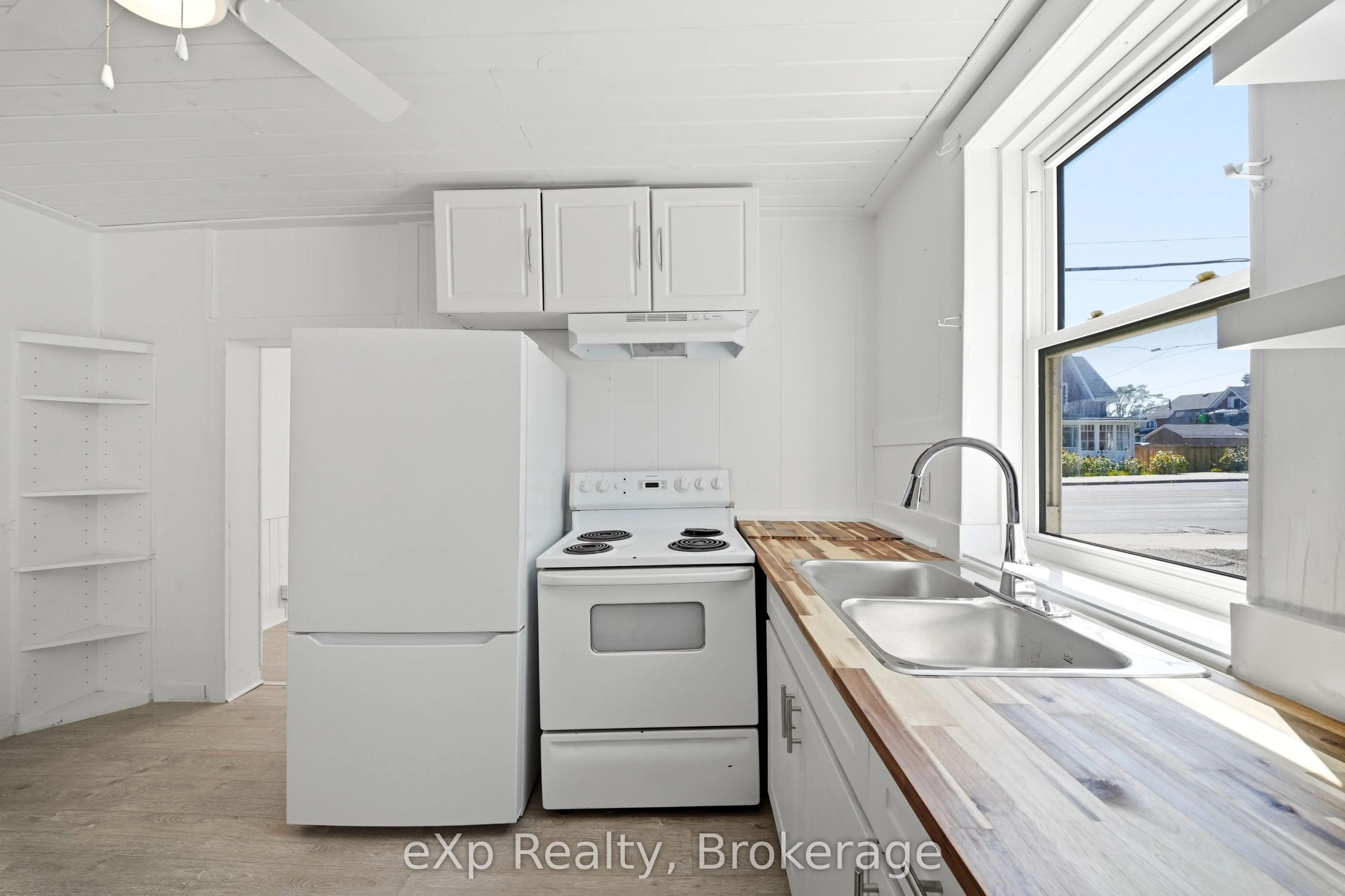 188 Dundas Street W