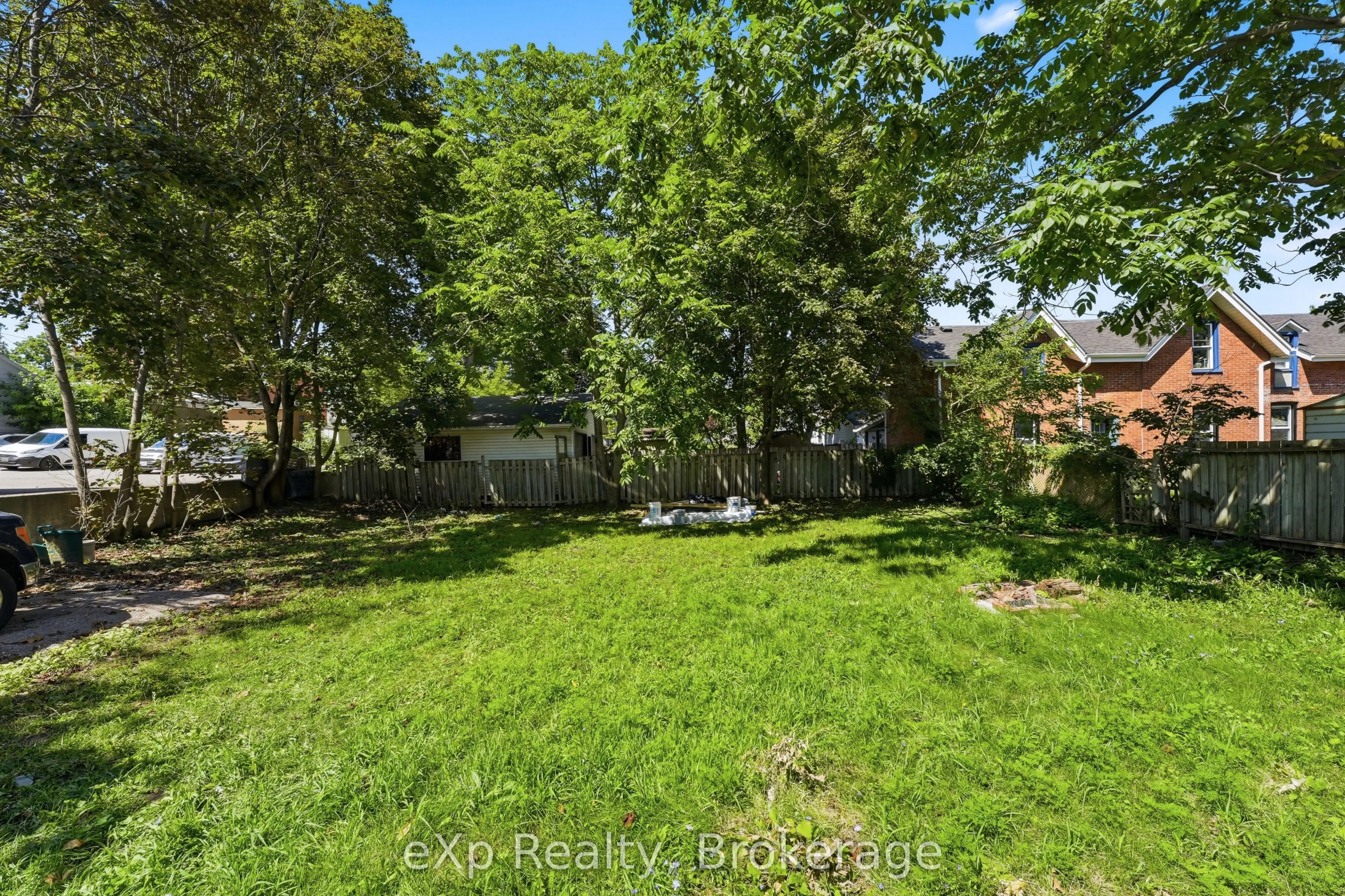 188 Dundas Street W