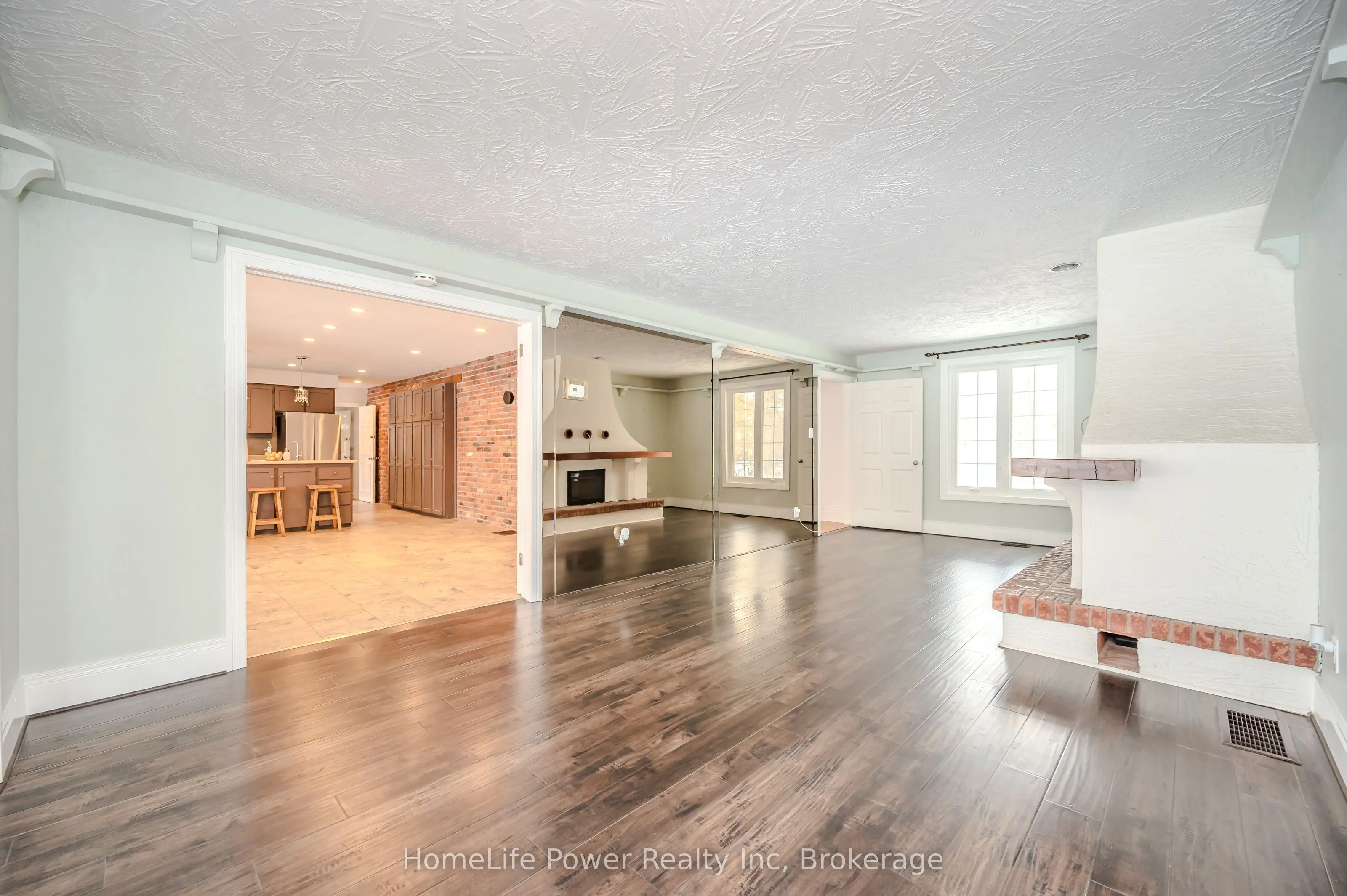 4290 Victoria Road S