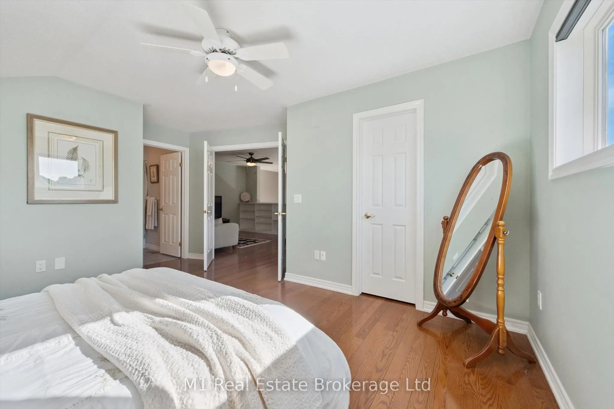 105 Riverwalk Place