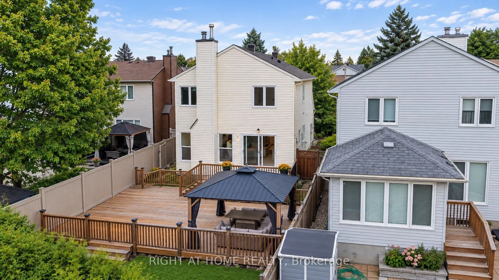672 Farmbrook Crescent