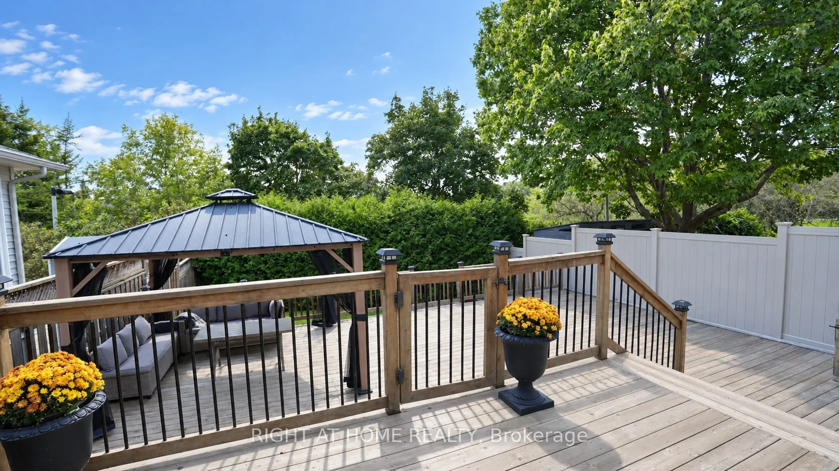 672 Farmbrook Crescent