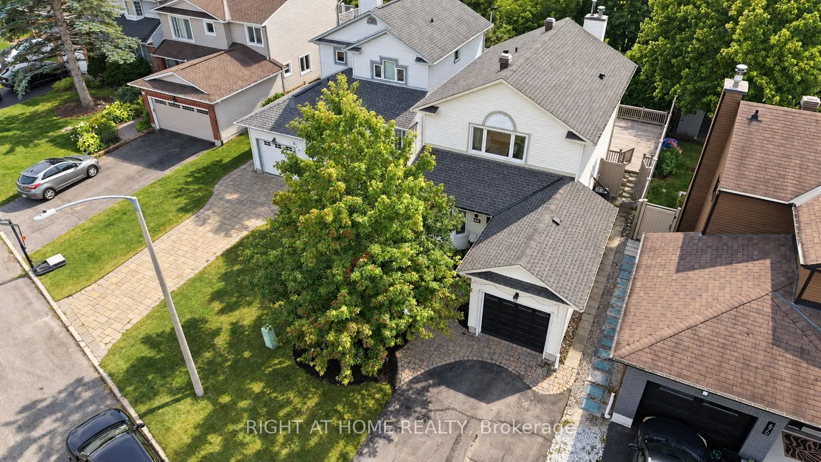 672 Farmbrook Crescent