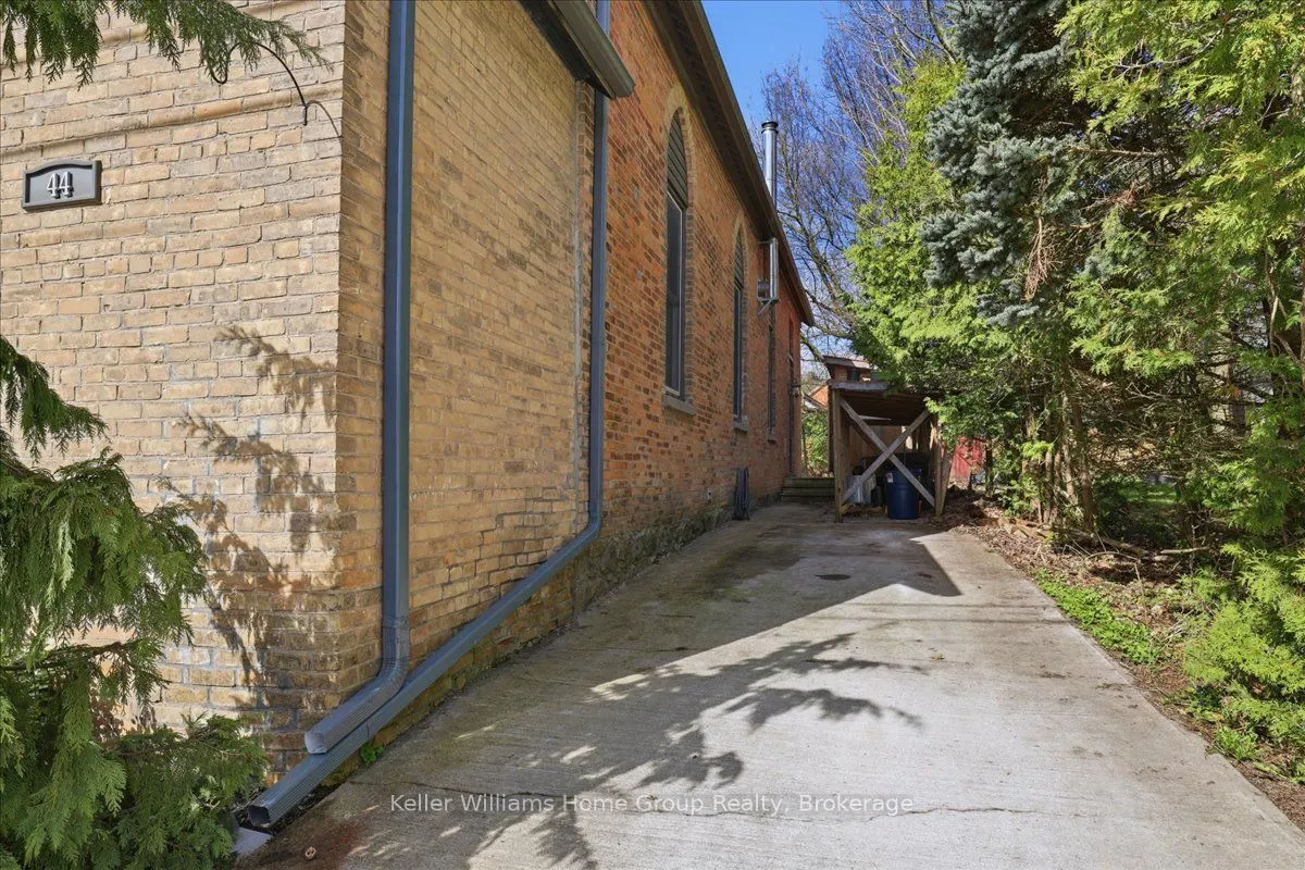 44 2nd Avenue