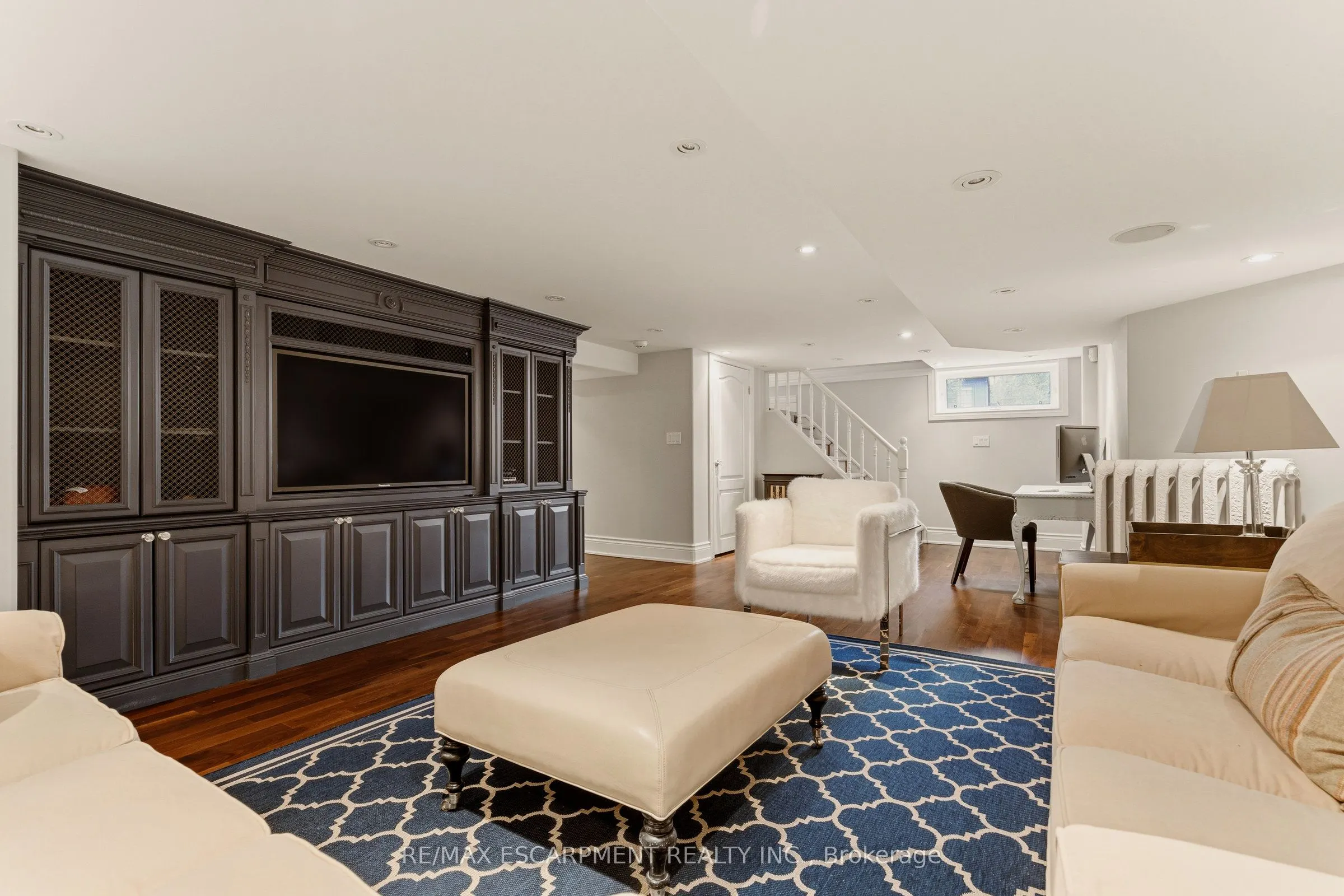 74 OAK KNOLL Drive