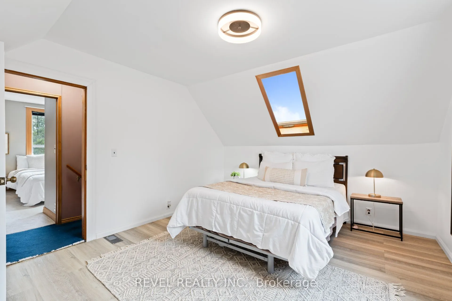 3 1/2 Dundonald Street