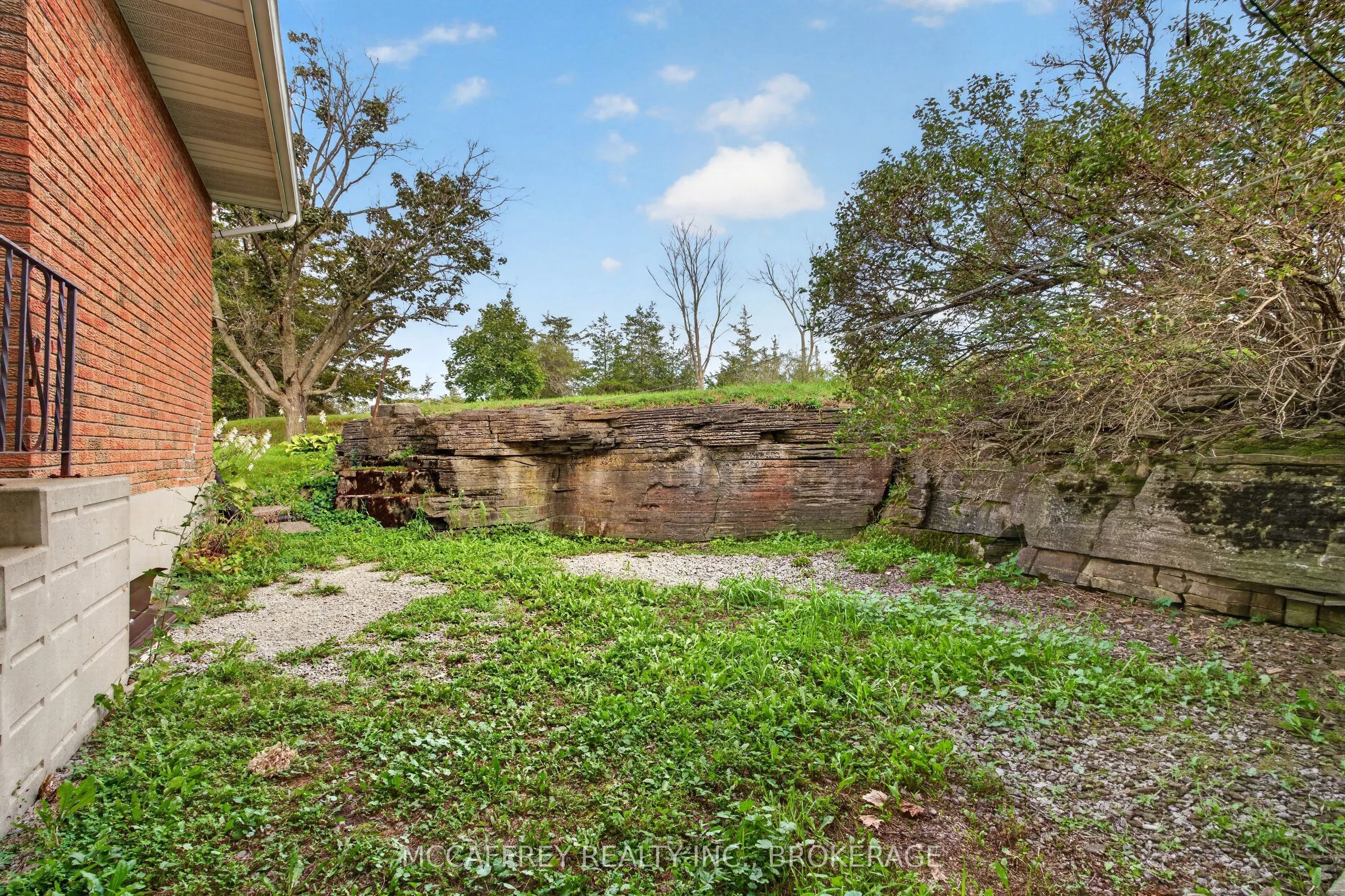 2572 County Rd 1 E