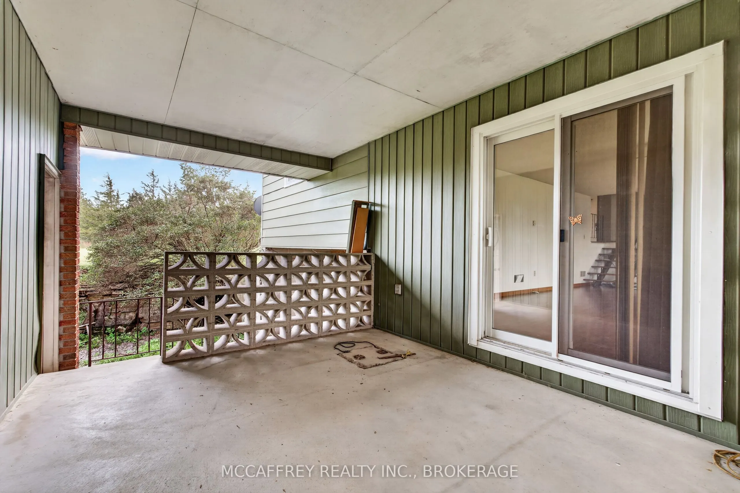 2572 County Rd 1 E
