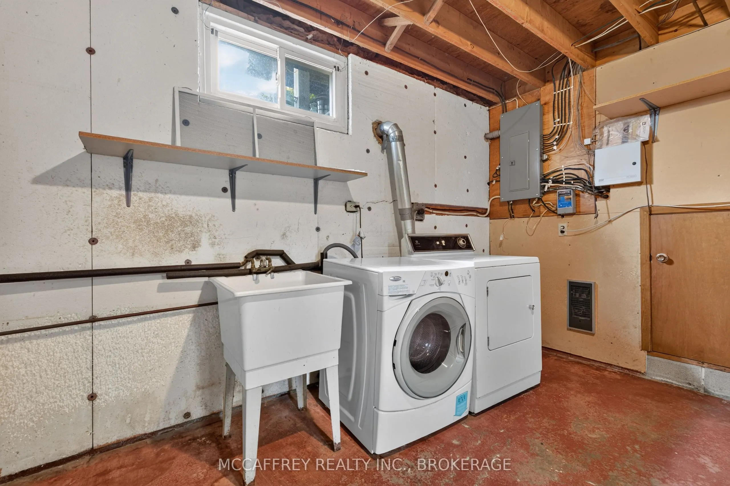 2572 County Rd 1 E