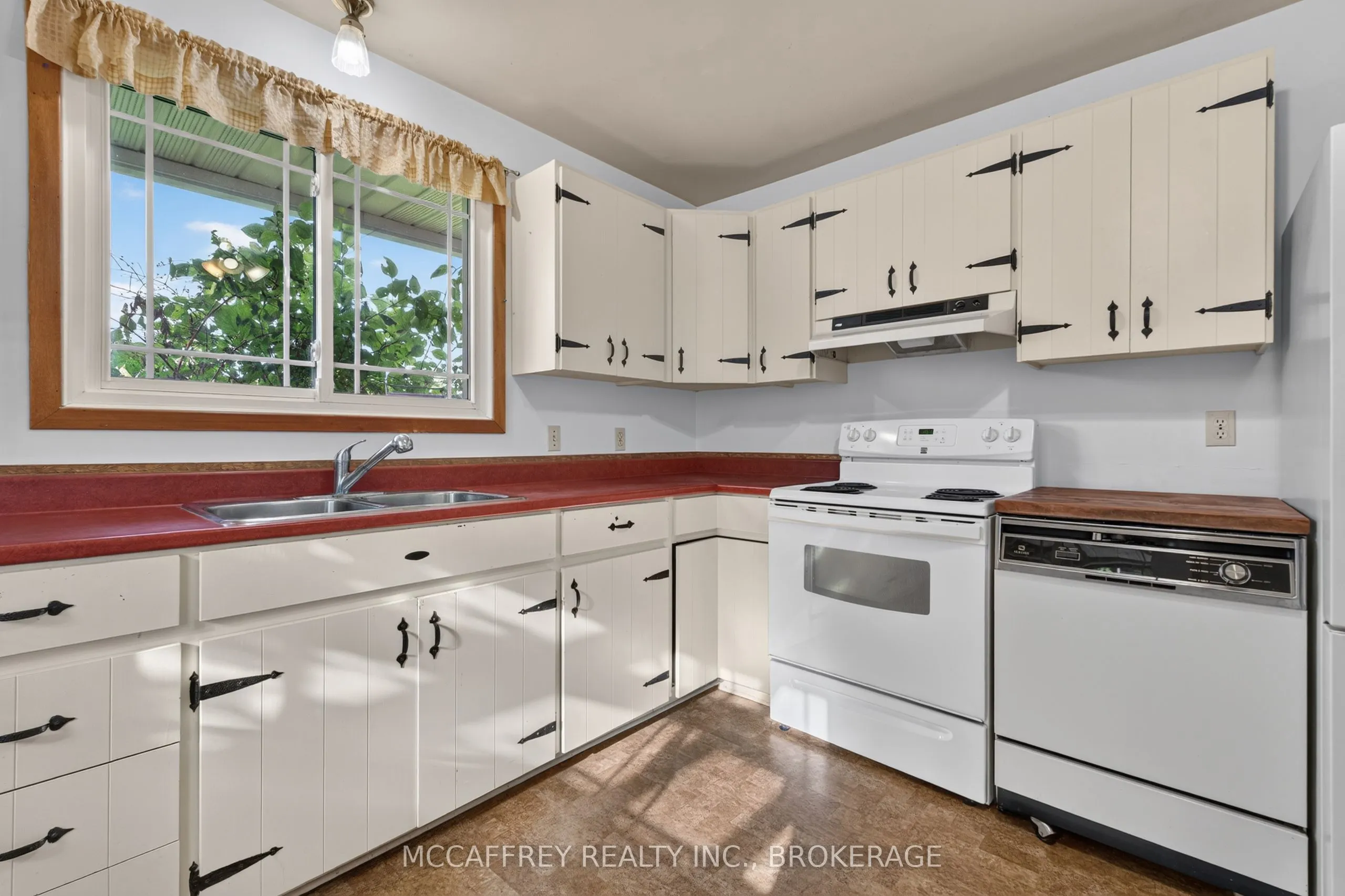 2572 County Rd 1 E