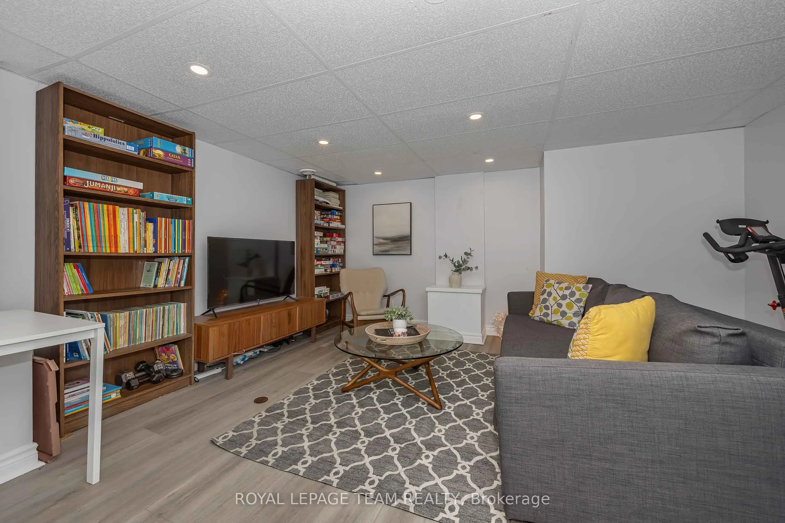 583 Tweedsmuir Avenue #9
