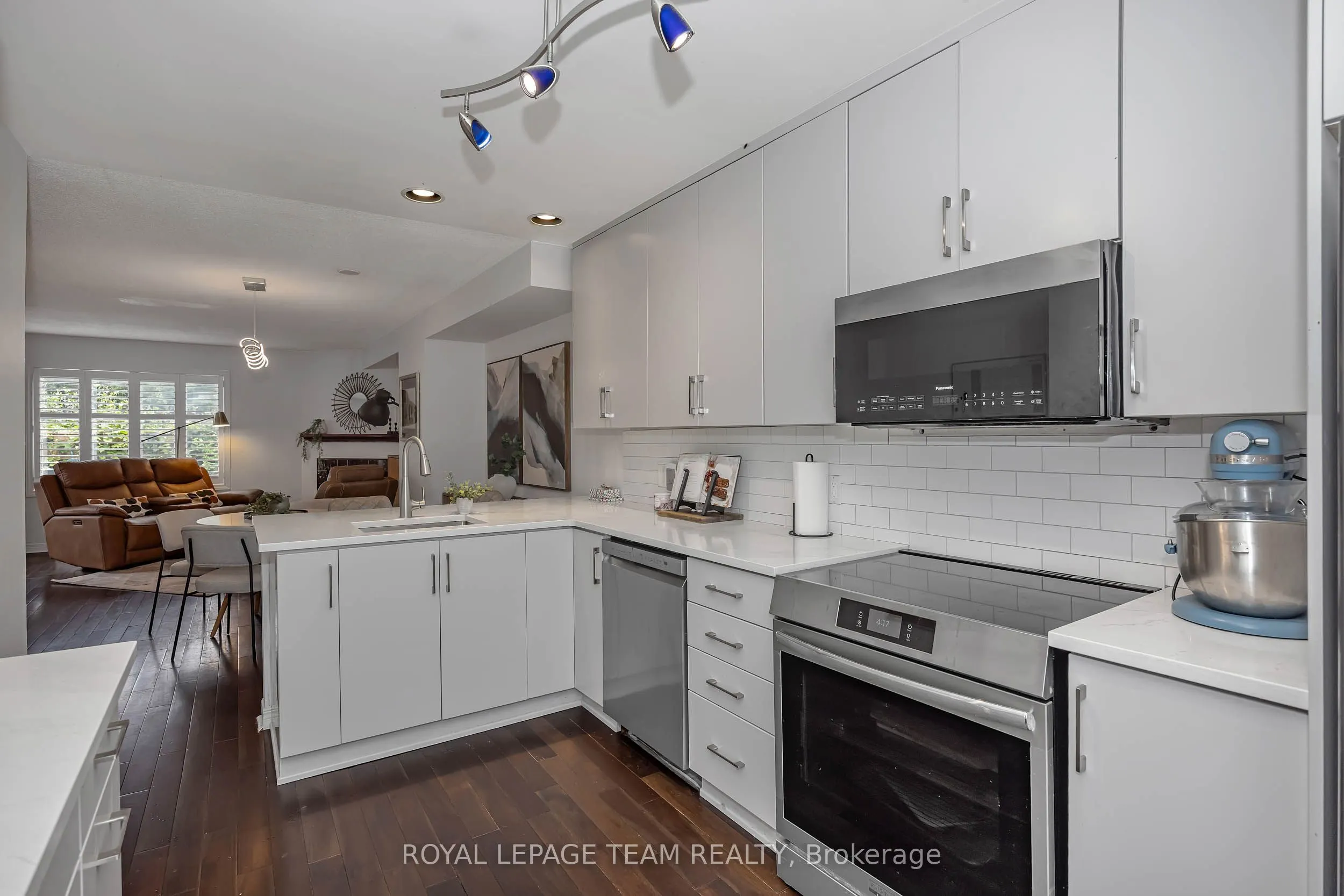 583 Tweedsmuir Avenue #9