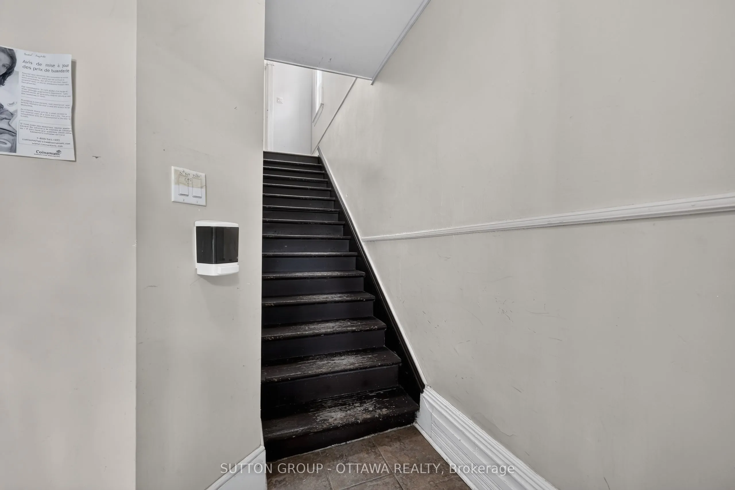 438 Lewis Street