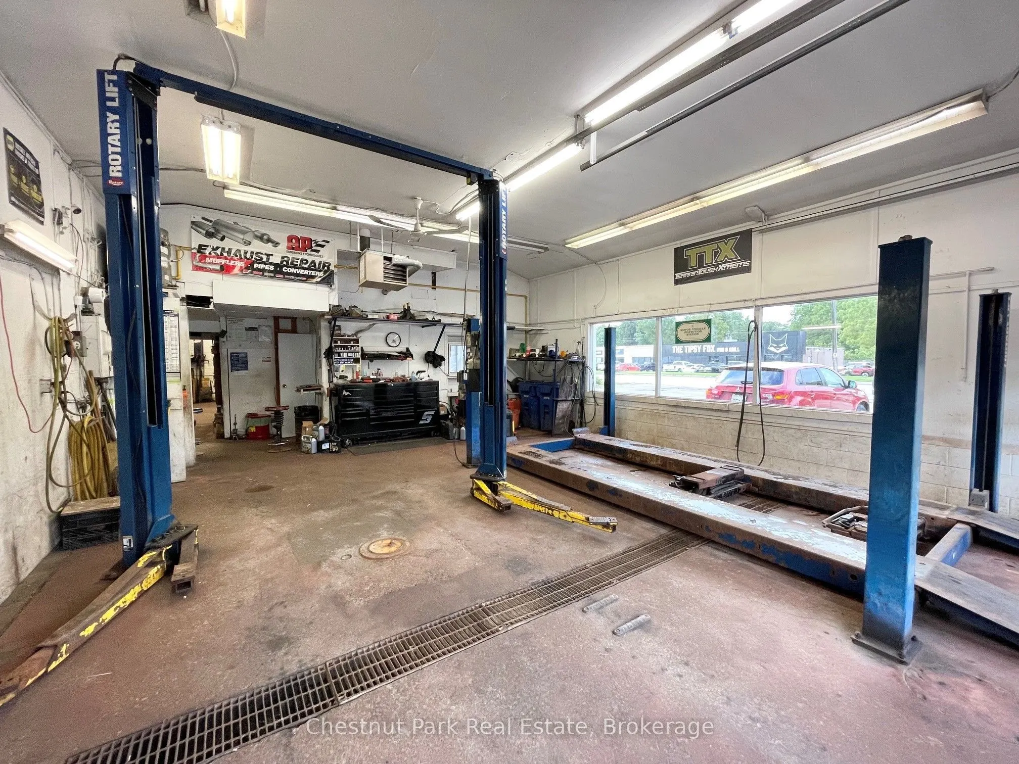 605 10th Street W