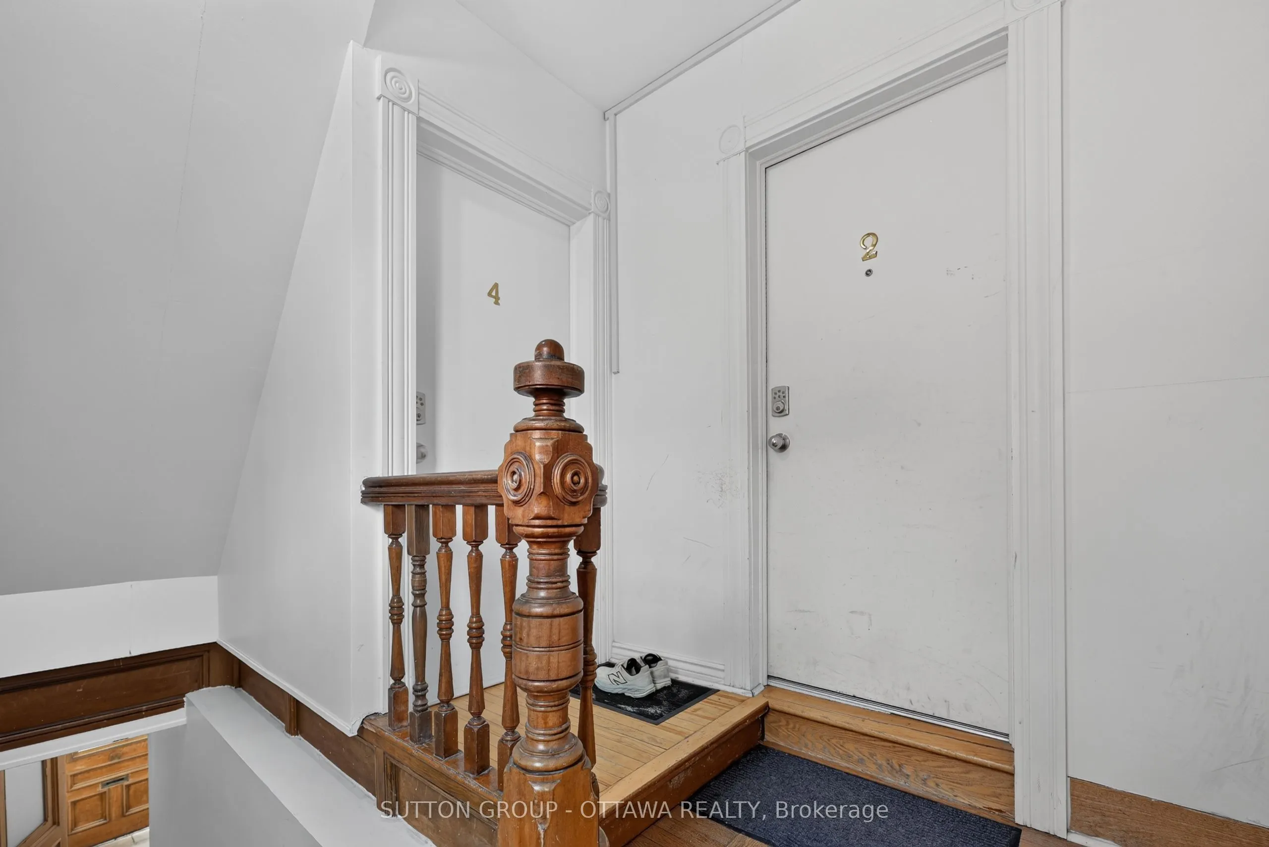 438 Lewis Street