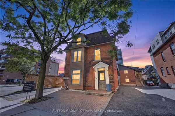 438 Lewis Street