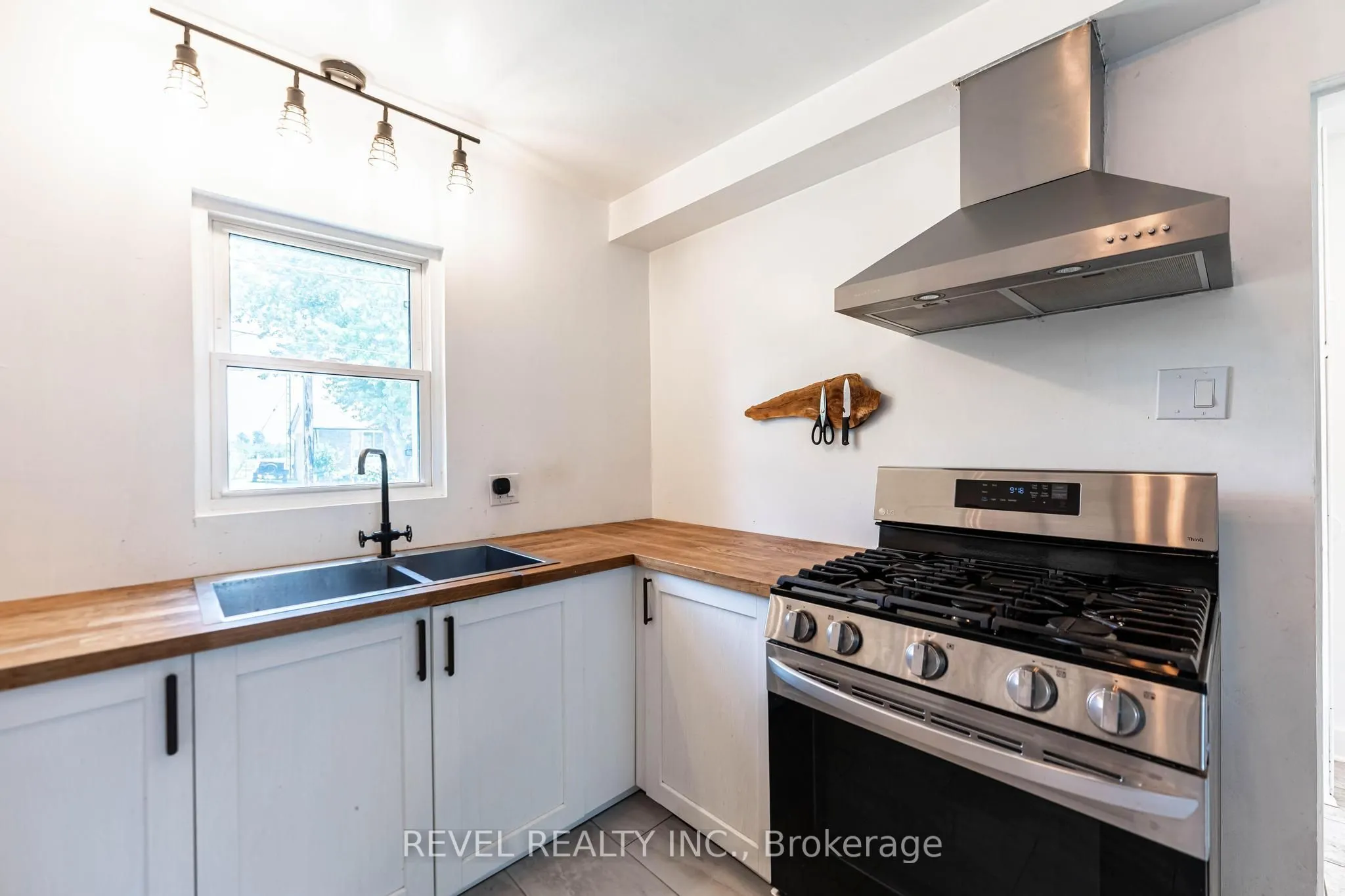1217 ORCHARD Avenue