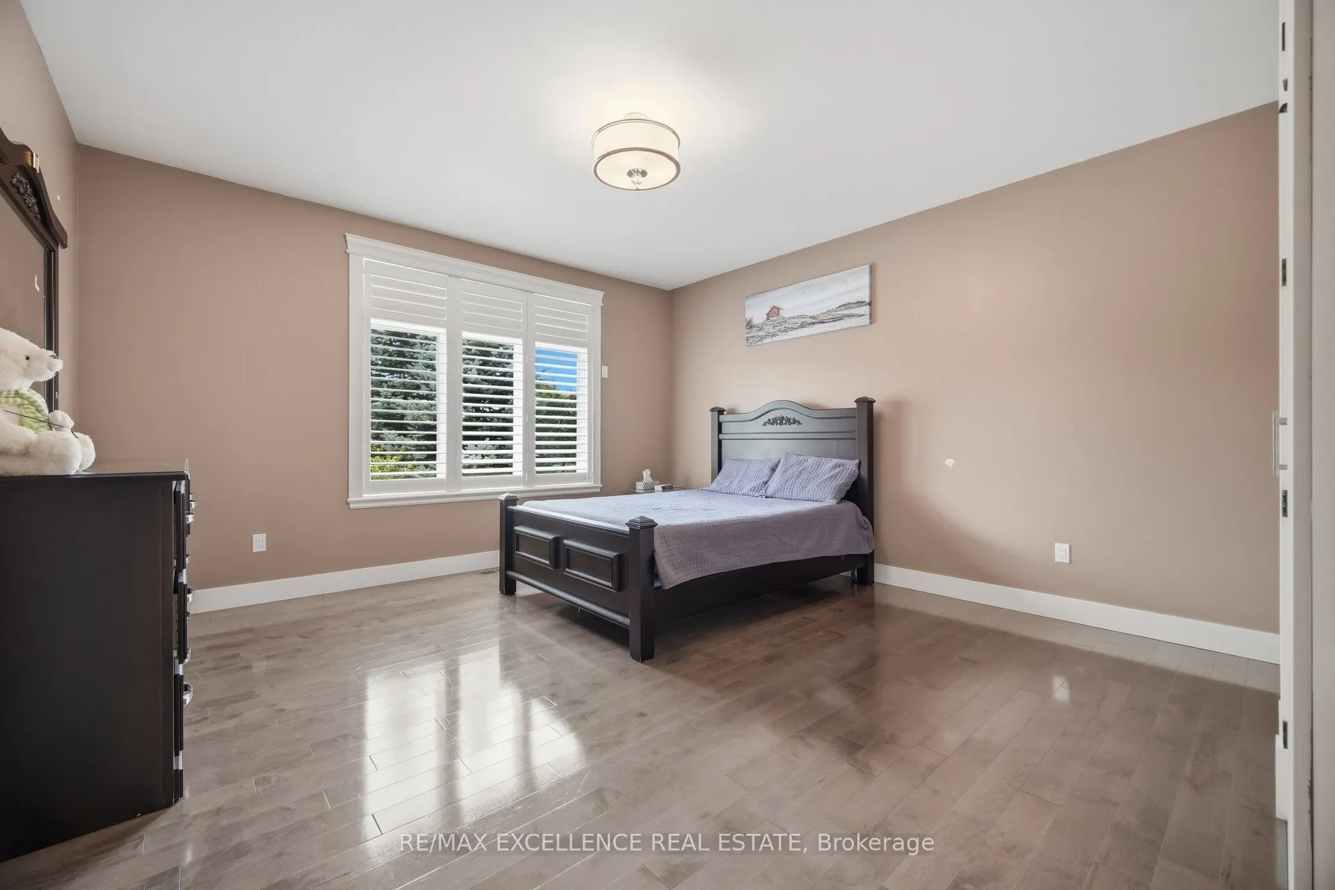 5593 Trafalgar Road